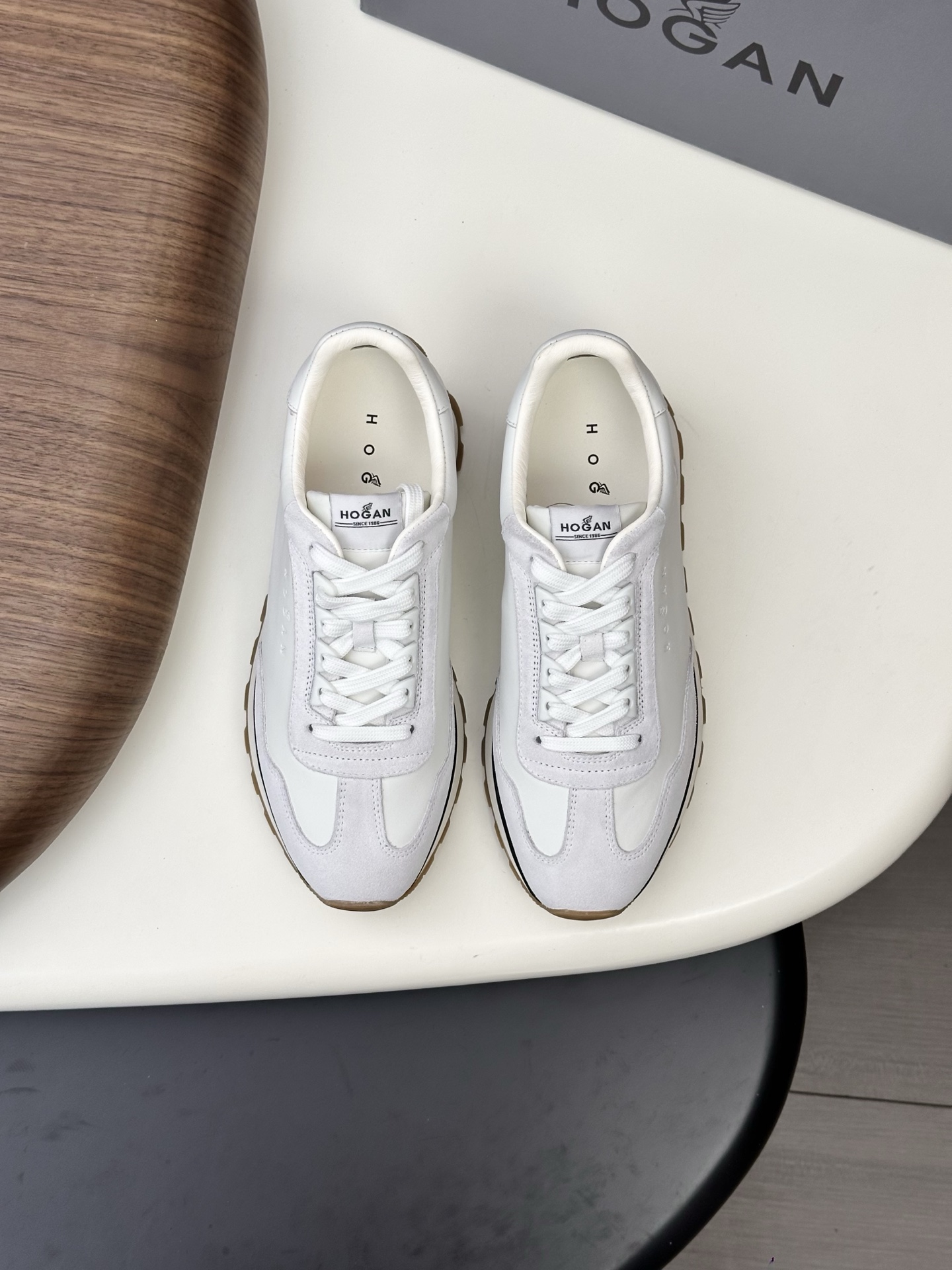 NO:589871,H Top Purchasing Agent Huo Street God's new product is coming, super popular new model in the counter, original configuration of Italian imported cowhide with mesh fabric, high-quality complex splicing process, classic appearance with air cushion new sole is more fashionable, imported cowhide lining, breathable and comfortable, original sole is super comfortable, original factory and single goods are high quality, you can go in and out of the counter at will, welcome to compare, code number 38-44 (order 45  46),,cowhide19860909H 顶级代购 霍 炸街男神新品来袭,超人气爆款专柜新款,原厂配置意大利进口牛皮搭配网布面料,高品质复杂拼接工艺,经典的外观搭配气垫新底更加潮达人,进口牛皮内里垫,透气舒适,鞋底原厂特供原版底超级舒适,原厂跟单货高品质,可随意进出专柜,欢迎对比,码数 38-44（订 45 46）,,cowhide,Men's shoes