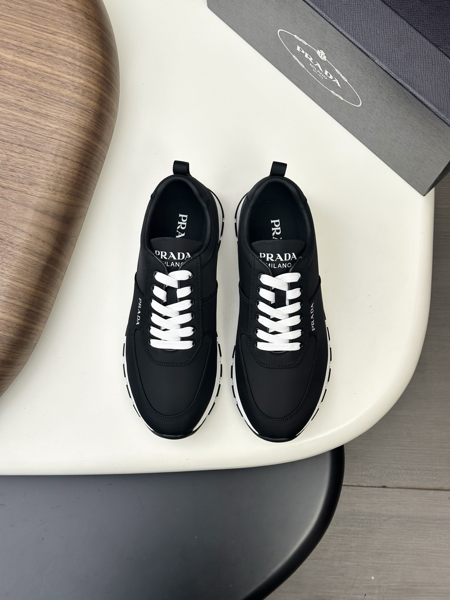 NO:621364,Prada top crafts, Prada canvas counter is originally equipped with patchwork fabrics imported from Italy, imported cowhide inner pads, breathable and comfortable, the soles are specially provided by the original factory, the original factory follows the order, high quality, welcome to compare, code number 38-45 (customized 46) 85845,, prada, prada, cowhide19860909Prada 顶级工艺品,普拉达 专柜帆布原厂配置意大利进口拼布面料,进口牛皮内里垫,透气舒适,鞋底原厂特供原版底,原厂跟单货 高品质 欢迎对比,码数 38-45（订做 46）85845,,prada,prada,cowhide,Men's shoes