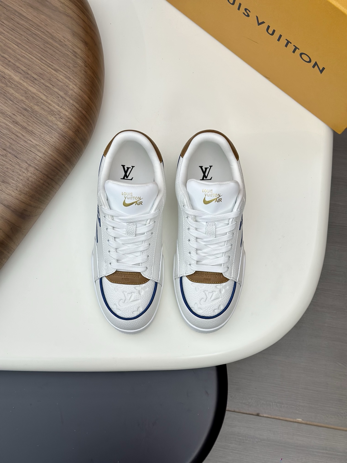 NO:690254,[Louis Vuitton] Louis Vuitton - high-end quality original order casual sports shoes - pebbled calfskin upper. Air-pressured brand totem, shoe body, tongue, heel. Silk-screen brand logo - brand canvas lining - outsole ultra-light TPU foam; molded outsole - ultra-high quality control, fine workmanship (high-end, luxury, grade) -Size 39-44 (38, 45, can be customized),, louis  vuitton,louis vuitton,sneakers,cowhide19860909【Louis Vuitton】路易威登 -高端品质 原单·休闲运动鞋 -鞋面荔纹小牛皮.空压品牌图腾、鞋身.鞋舌.后跟.丝印品牌Logo -内里品牌帆布 -大底超轻TPU发泡；成型大底 -超高品控·做工精细凸显(高端·贵气·档次) -Size 39-44（38,45,可订做),,louis vuitton,louis vuitton,sneakers,cowhide,Men's shoes
