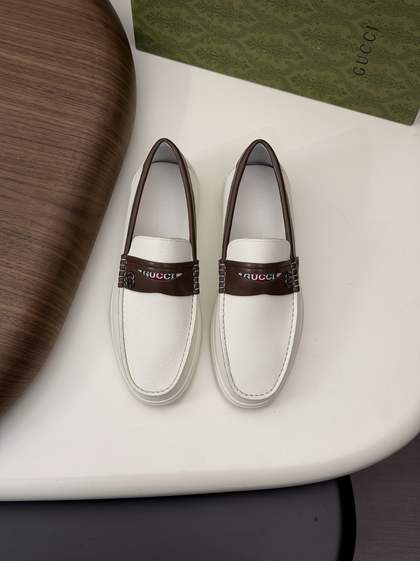 NO:745460,G's new men's driving shoes, versatile soft leather loafers are here to cool you down!  The fabric is made of imported cowhide, with visible texture, heavy-duty stitching, dyed calfskin inside, standard logo cowhide feet, big-brand experience, soft and comfortable on the feet, exclusive for men, special non-slip and wear-resistant rubber soles, easy to control various occasions, soft rubber soles, lightweight and comfortable, see the video for details, a proper casual classic, comfortable and breathable, wear-resistant and non-slip!  Comes with original box packaging!  Size 39-40-41-42-43-44 leather shoe size can be customized 38.45 non-refundable, gucci, loafers, cowhide19860909G家新款男士驾车鞋,一脚蹬百搭软皮乐福鞋清凉来袭！面料采用全进口牛皮,看得见的质感,重工车线,内里本染小牛皮,标配logo牛皮垫脚,大牌体验,上脚柔软舒适,男士臻享,专用防滑耐磨橡胶鞋底,轻松驾驭各种场合,柔软橡胶鞋底,轻质舒适,详情见视频细节,妥妥的休闲经典舒适透气,耐磨防滑！配原盒包装！ 尺码39-40-41-42-43-44皮鞋尺码 可定制38.45不能退,,gucci,loafers,cowhide,Men's shoes