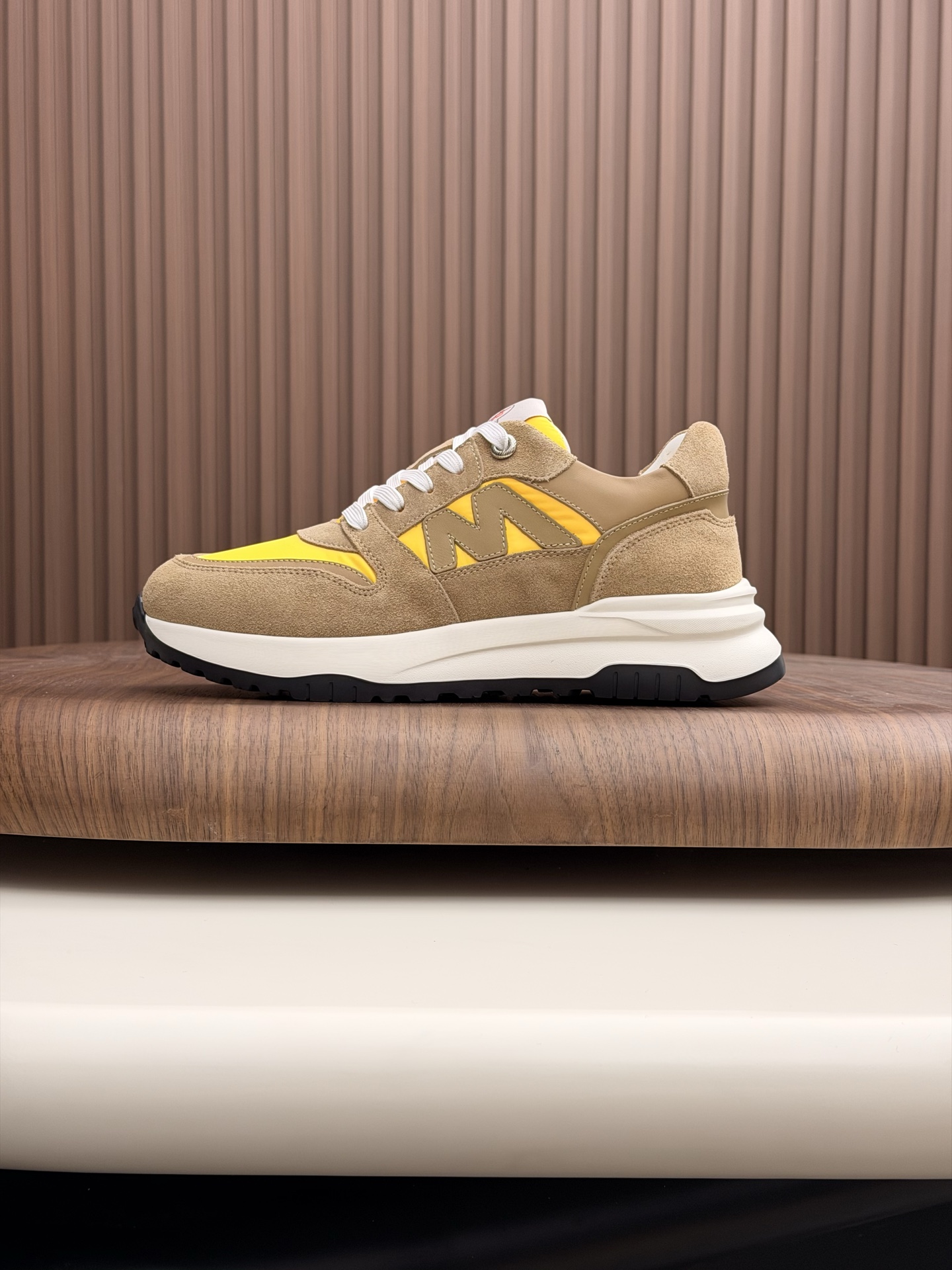 Moncler男 Style Leather Men's Shoes Lookbook Reference image 2