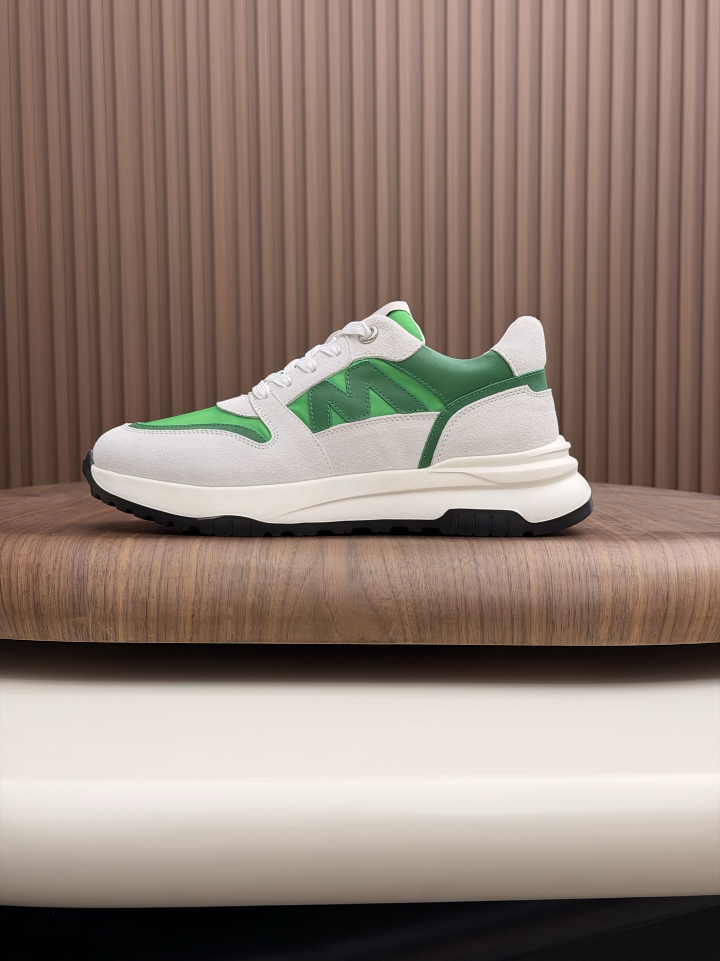 Moncler男 Style Leather Men's Shoes Lookbook Reference image 2