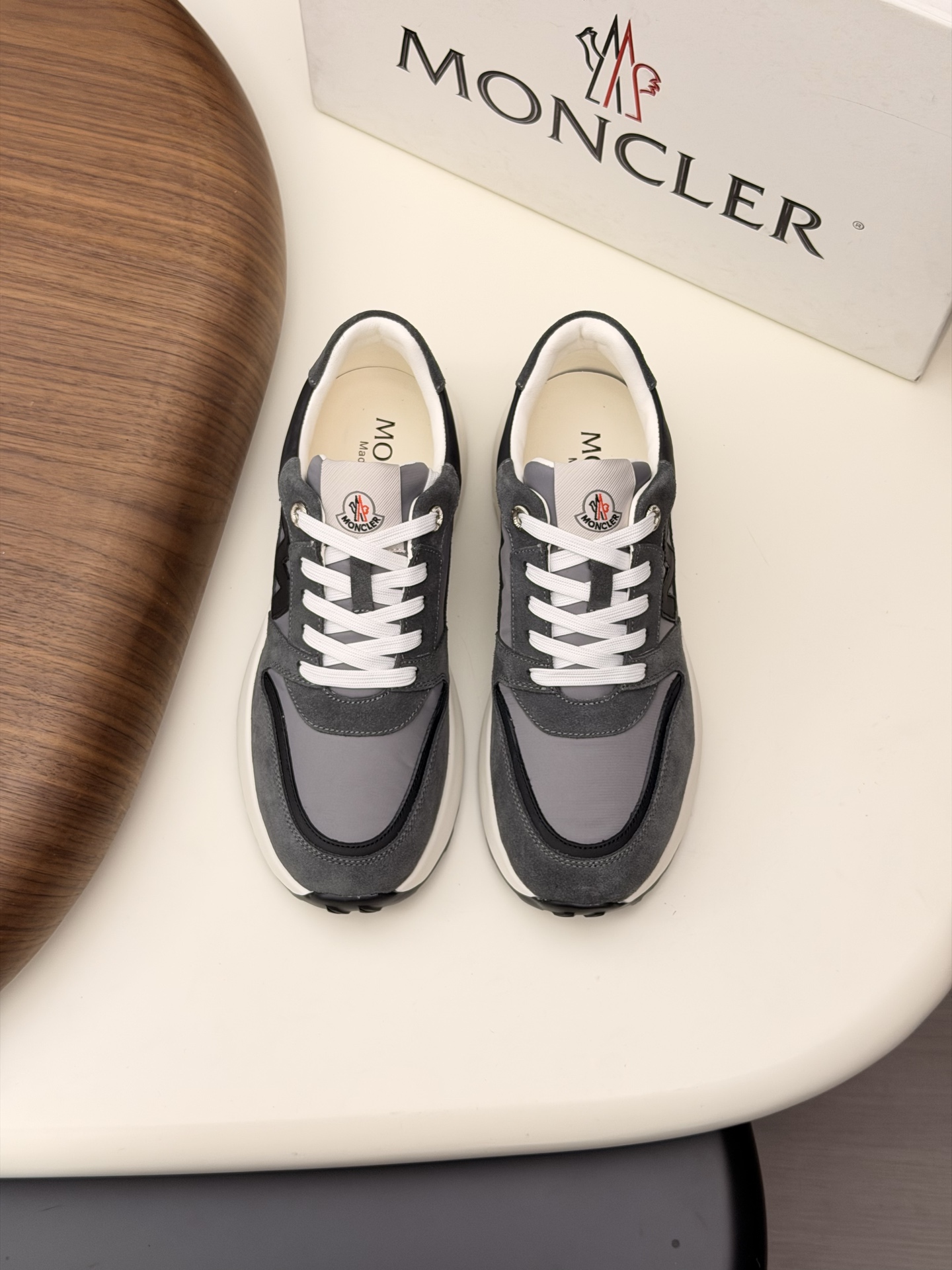 Moncler男 Style Leather Men's Shoes Lookbook Reference image 1