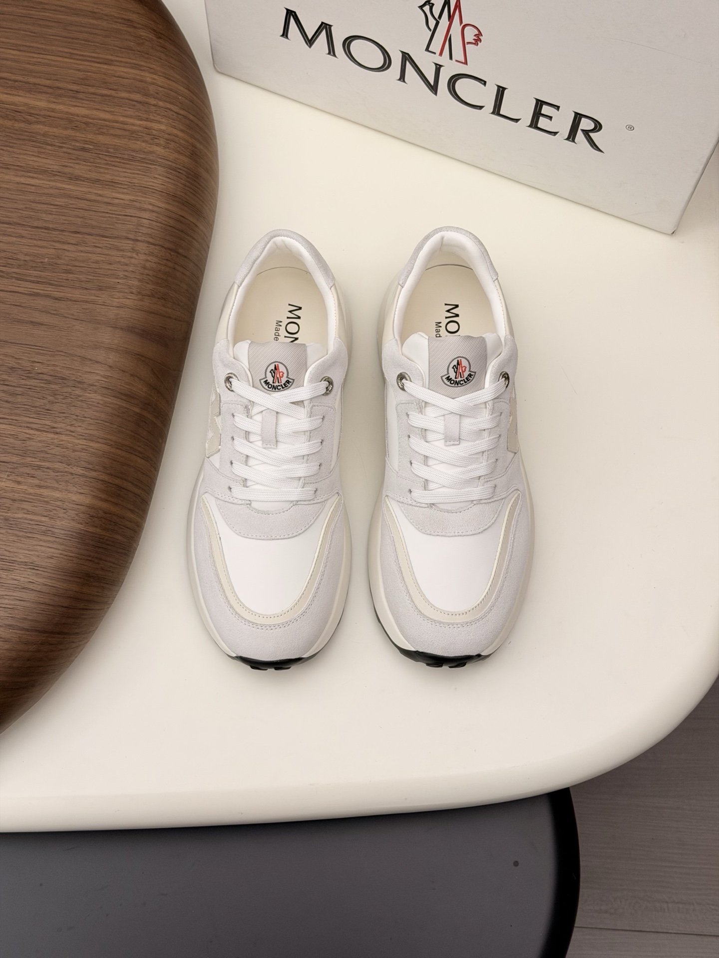 NO:756397,Moncler men's sports shoes with nubuck leather fabric, imported breathable mesh, neoprene, made of various materials, the upper is designed with laces and rubber inserts, and the Moncler logo on the heel. The outsole is made of TPU + rubber + high-elastic rubber foam combination, which has high elasticity and high wear resistance, improving comfort. Whether it is the upper or the color design, it is worth buying!  Size39-44 (38 45 customized),,Moncler,sneakers19860909磨砂皮配布 Moncler蒙口 男鞋运动鞋,进口透气网面、氯丁橡胶 各种材质拼接打造,鞋面采用鞋带和橡胶嵌件设计,后跟Moncler标志,大底采用TPU+橡胶+高弹橡胶发泡组合成型,具有高弹性高耐磨性,提高舒适性,无论是鞋面还是颜色设计都值得入手！Size39-44（38 45定做）,,Moncler,sneakers,Men's shoes