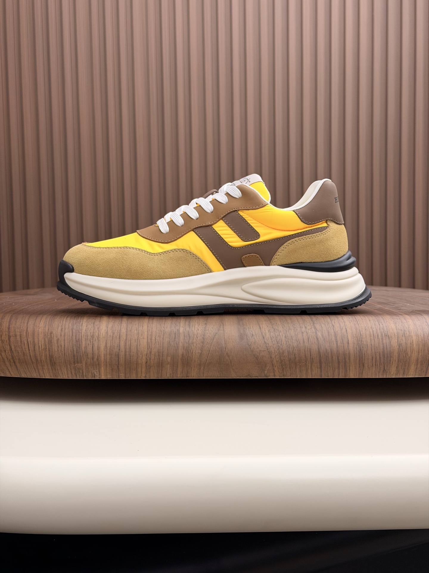 Moncler男 Style Leather Men's Shoes Lookbook Reference image 2
