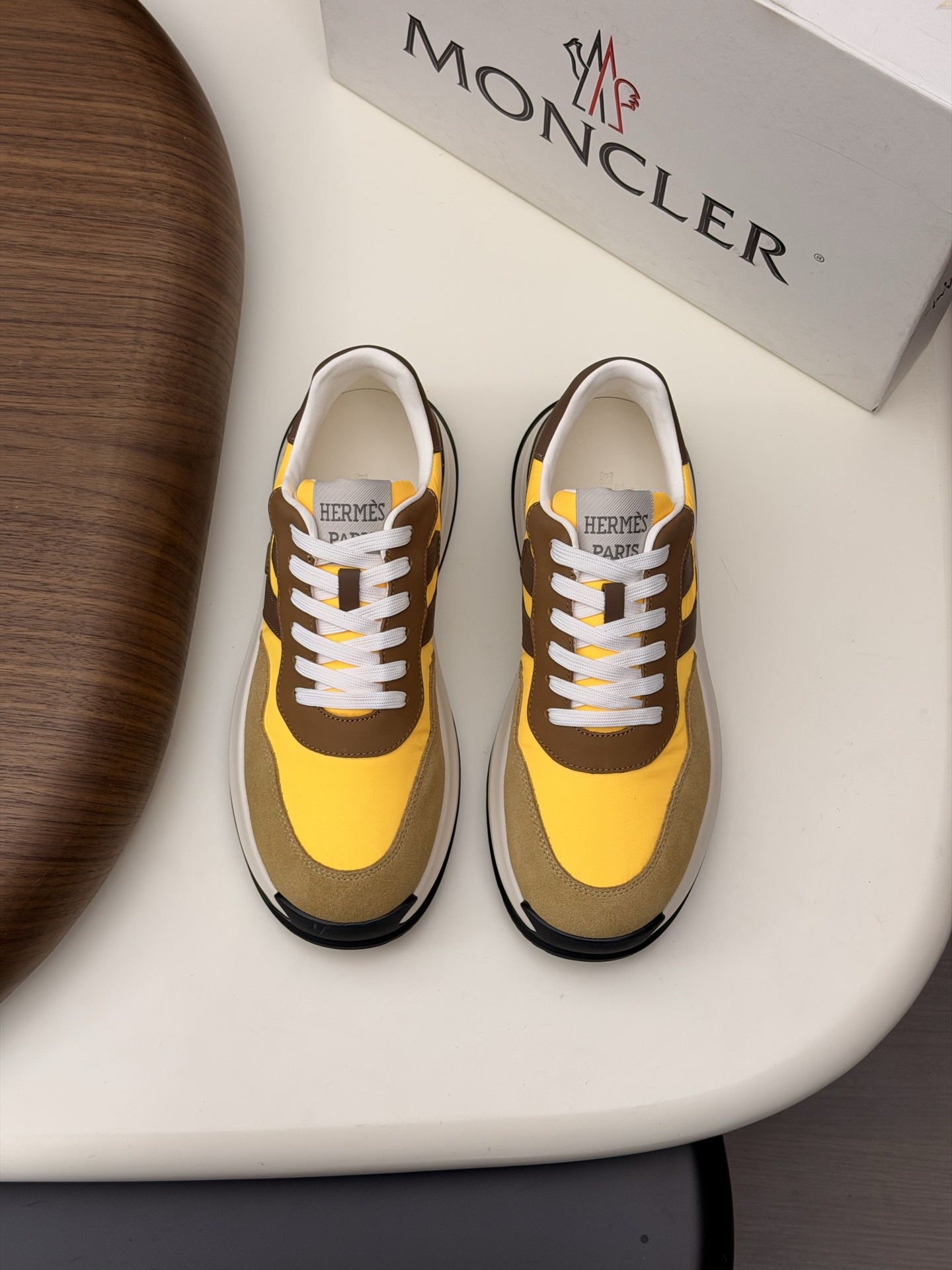 Moncler男 Style Leather Men's Shoes Lookbook Reference image 1
