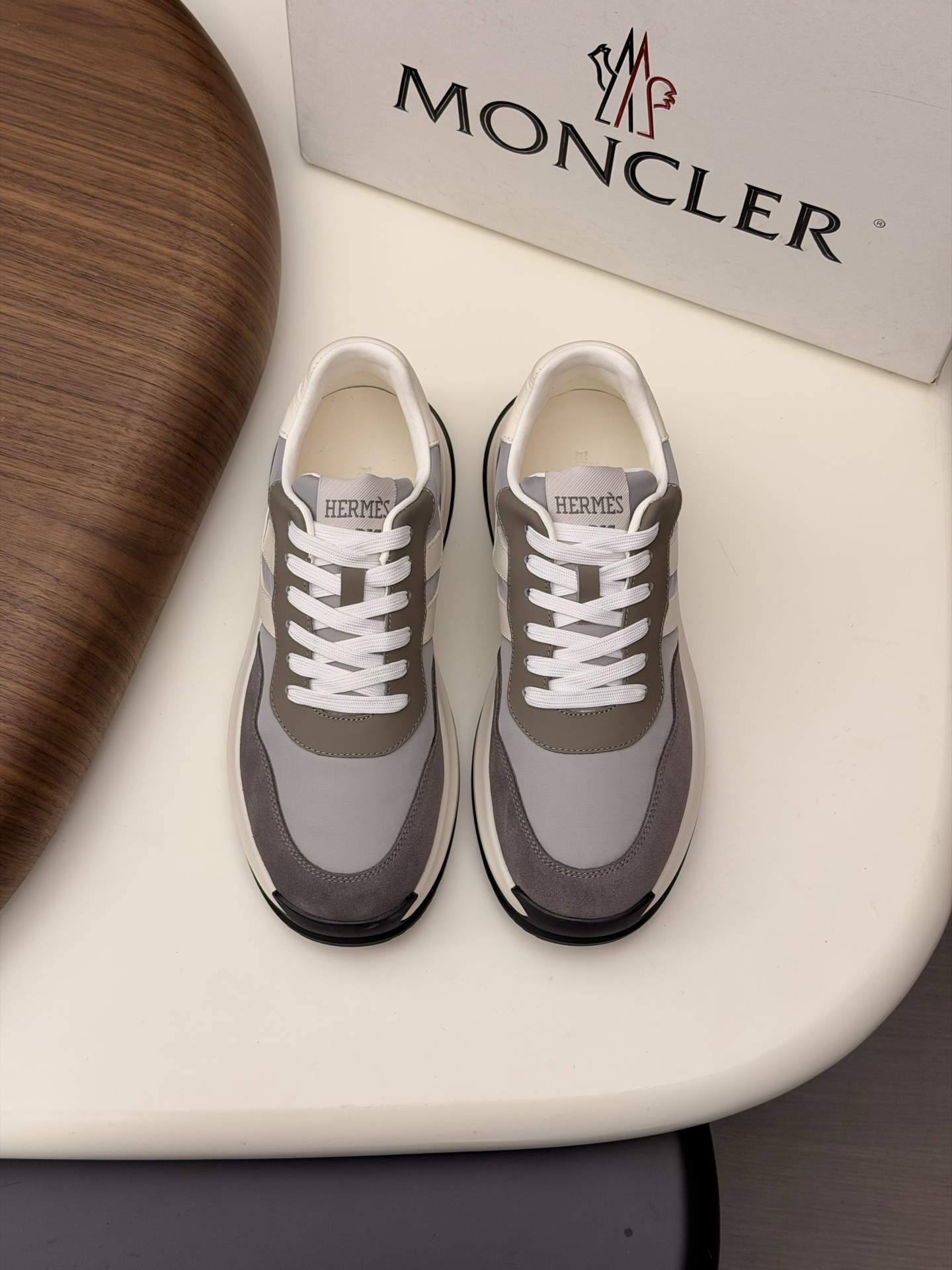 Moncler男 Style Leather Men's Shoes Lookbook Reference image 1