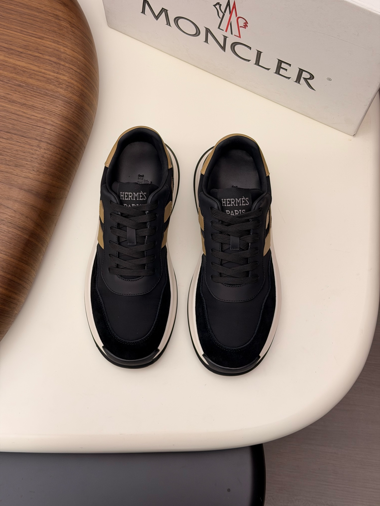 Moncler男 Style Leather Men's Shoes Lookbook Reference image 1