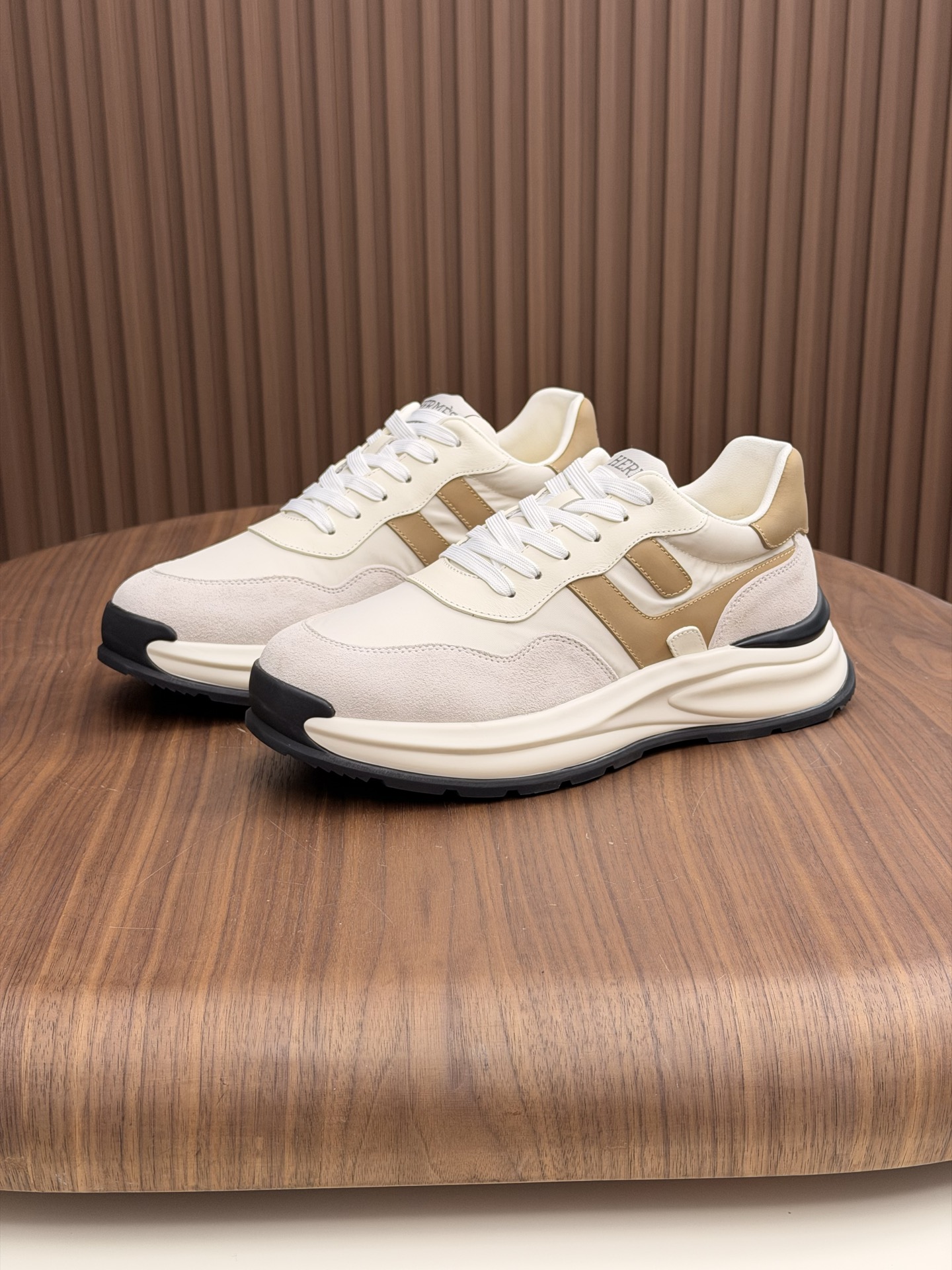Moncler男 Style Leather Men's Shoes Lookbook Reference image 2