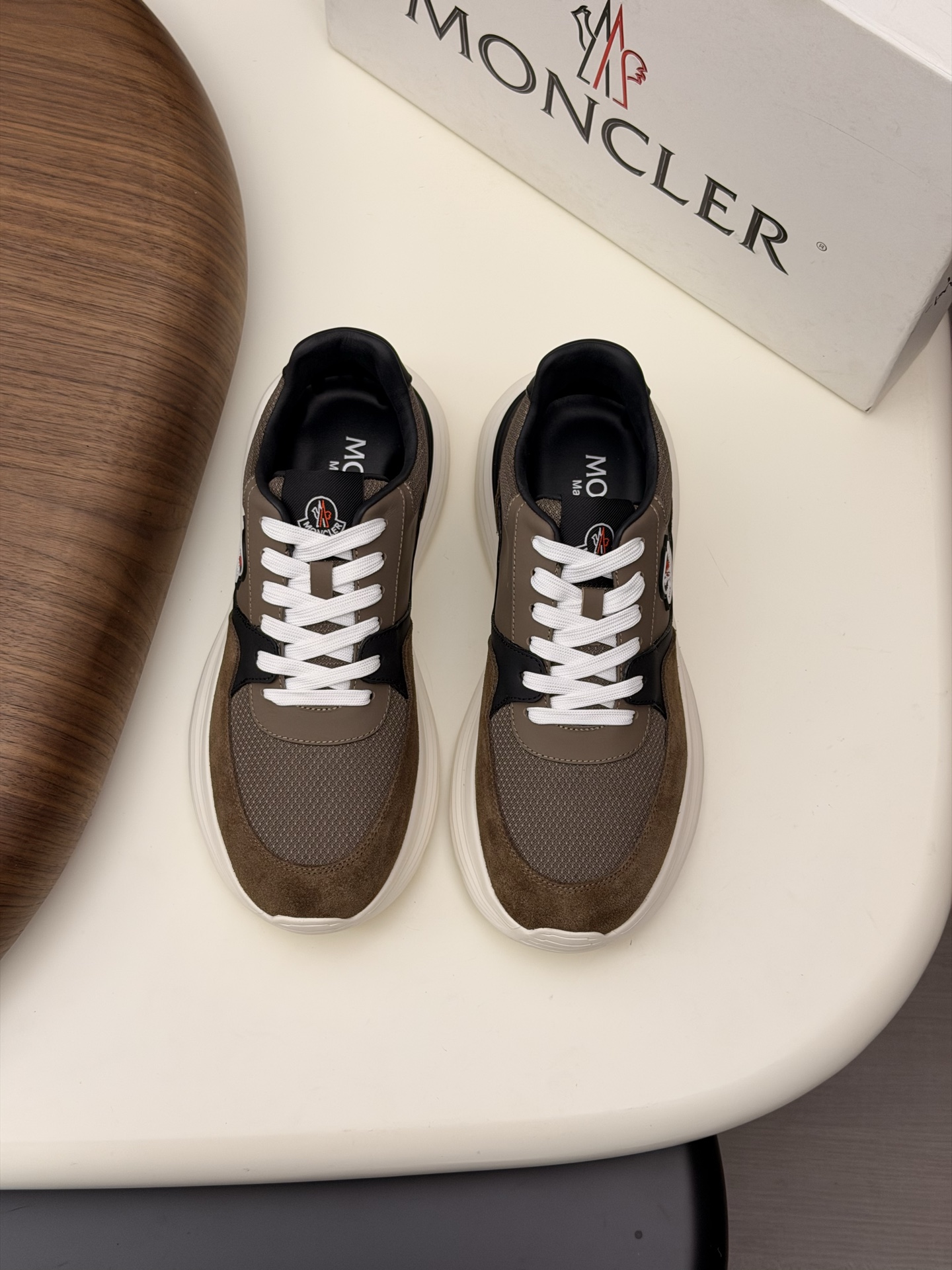 Moncler男 Style Leather Men's Shoes Lookbook Reference image 1