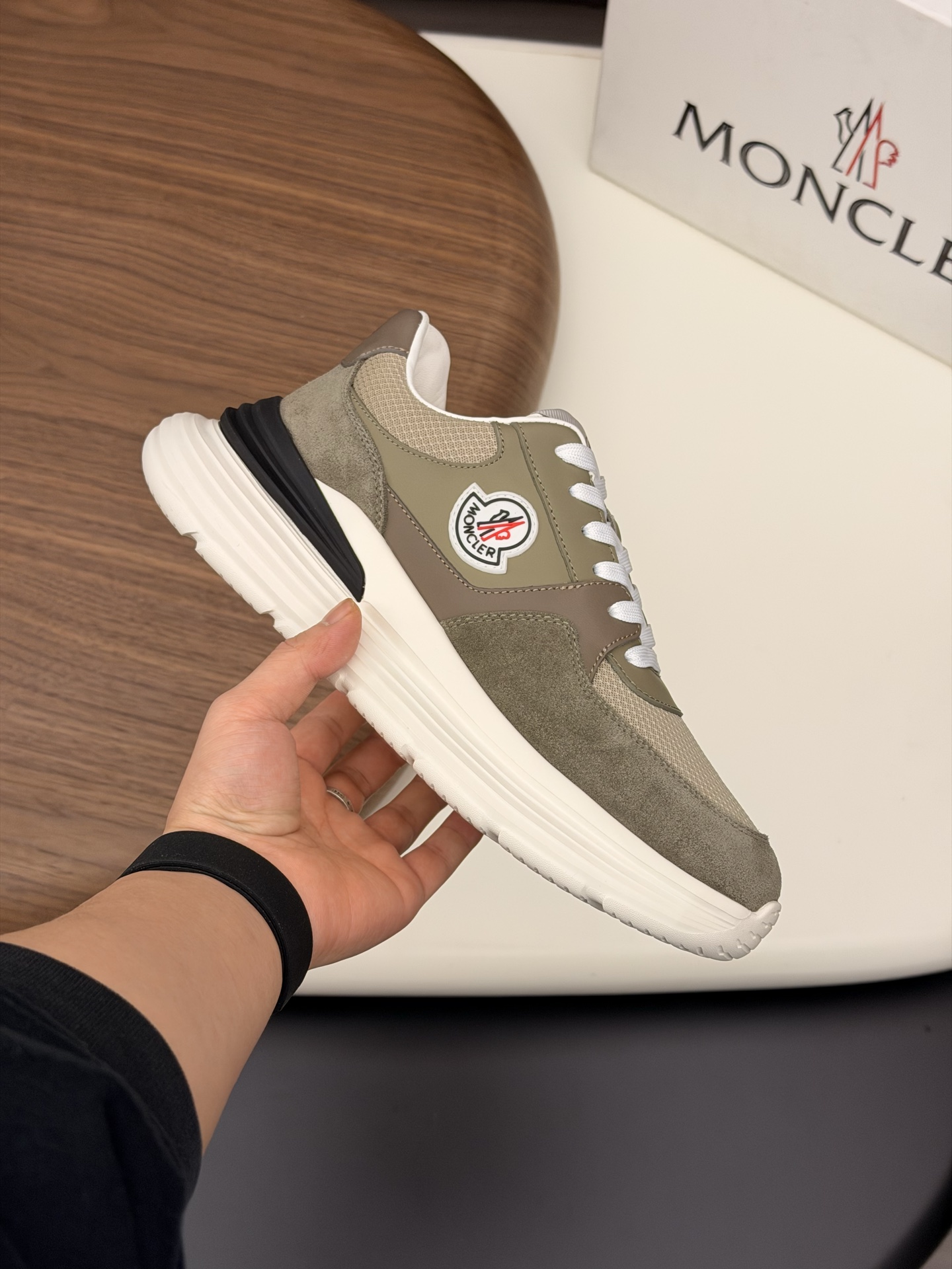 Moncler男 Style Leather Men's Shoes Lookbook Reference image 2