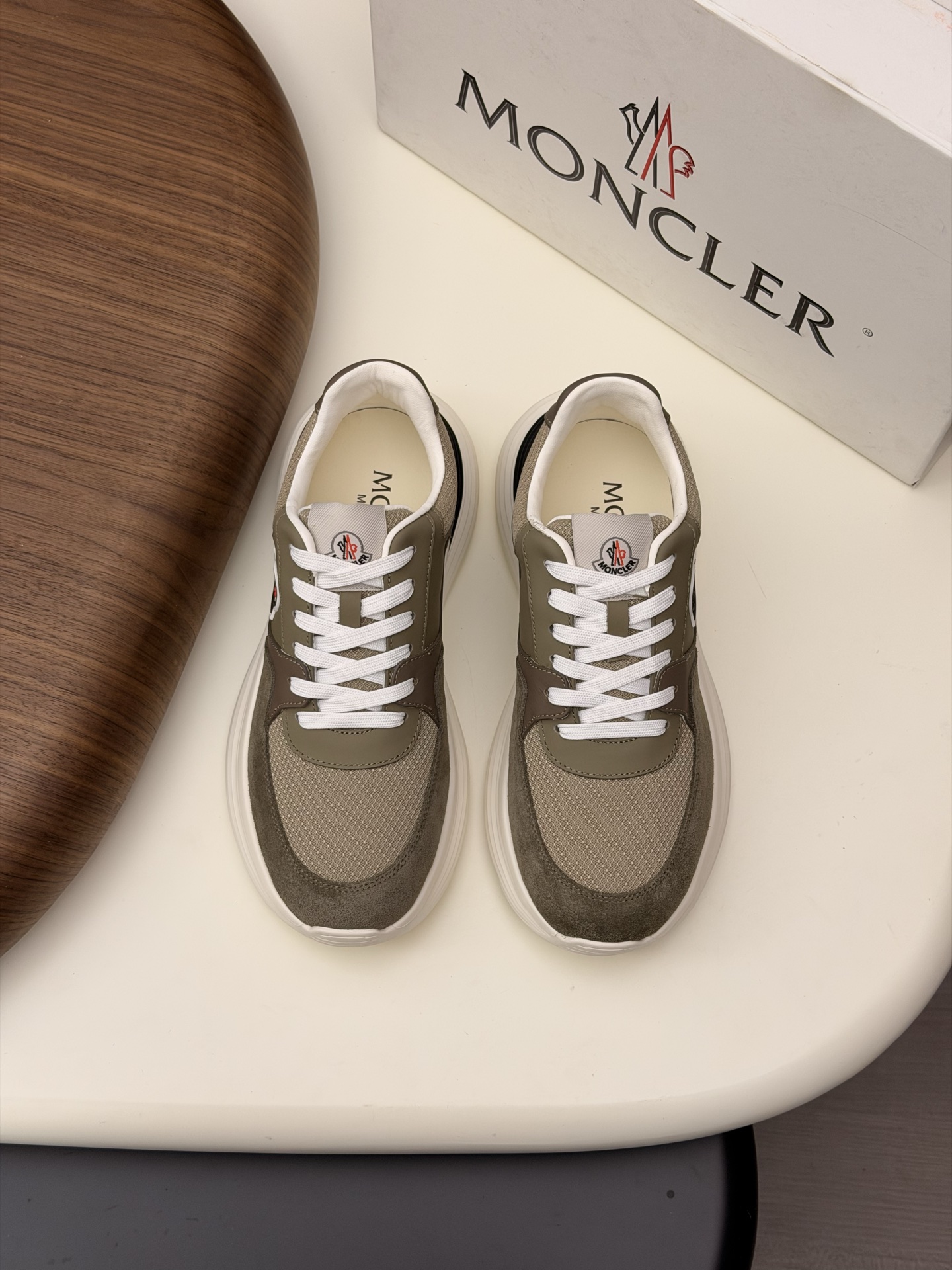 Moncler男 Style Leather Men's Shoes Lookbook Reference image 1