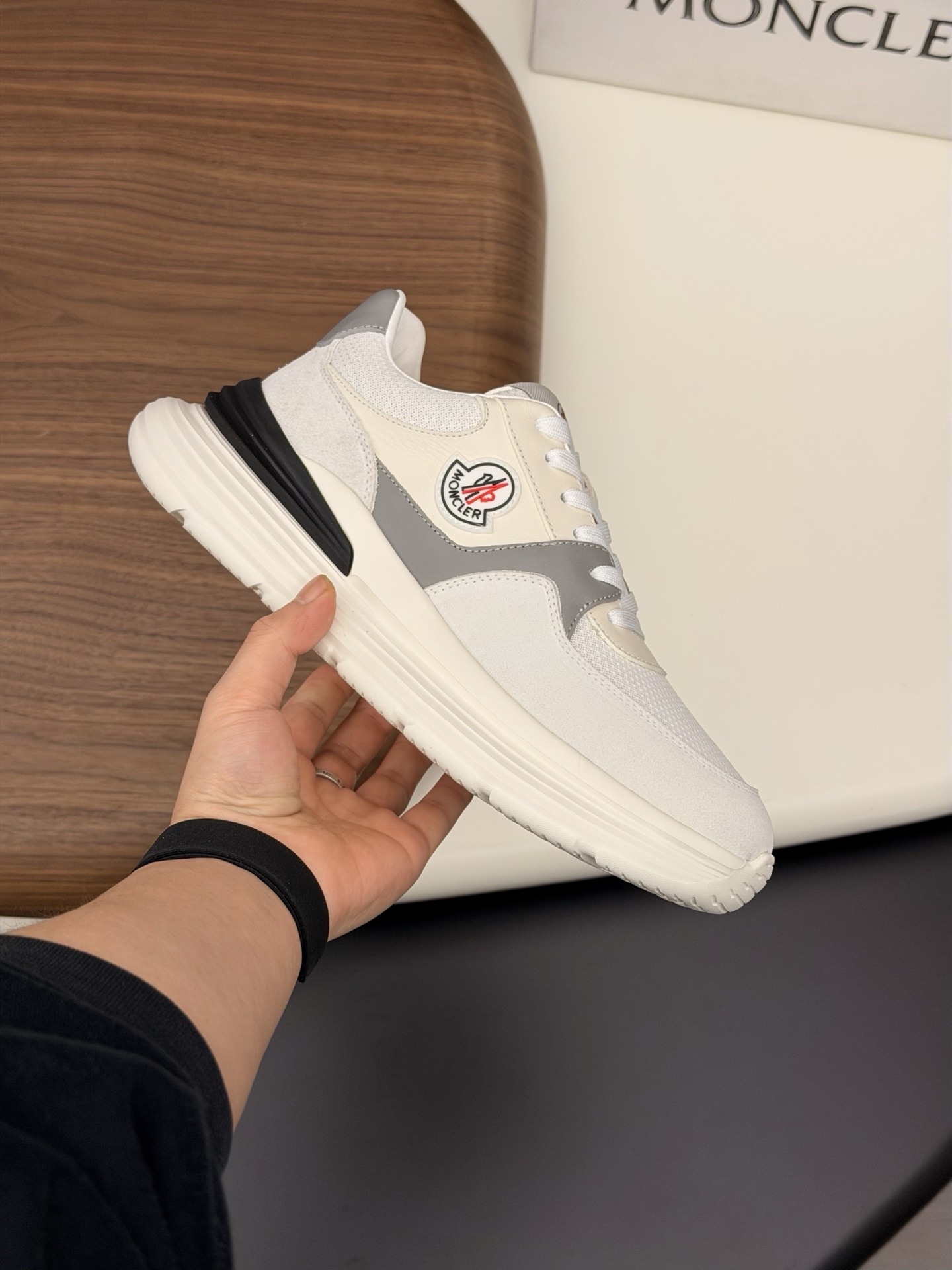 Moncler男 Style Leather Men's Shoes Lookbook Reference image 2