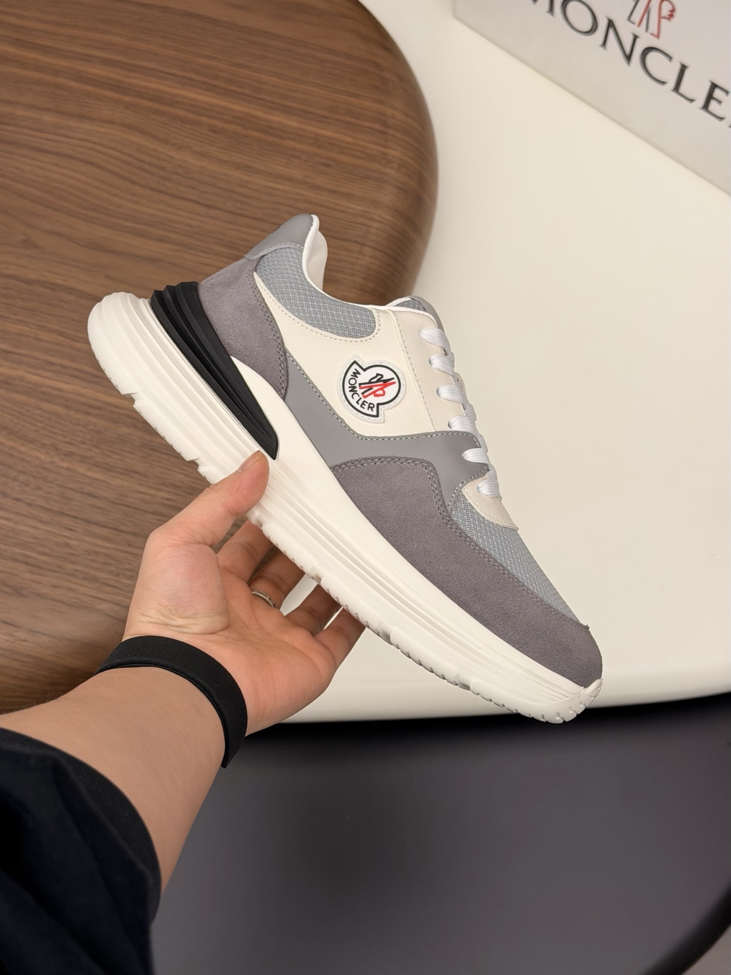 Moncler男 Style Leather Men's Shoes Lookbook Reference image 2