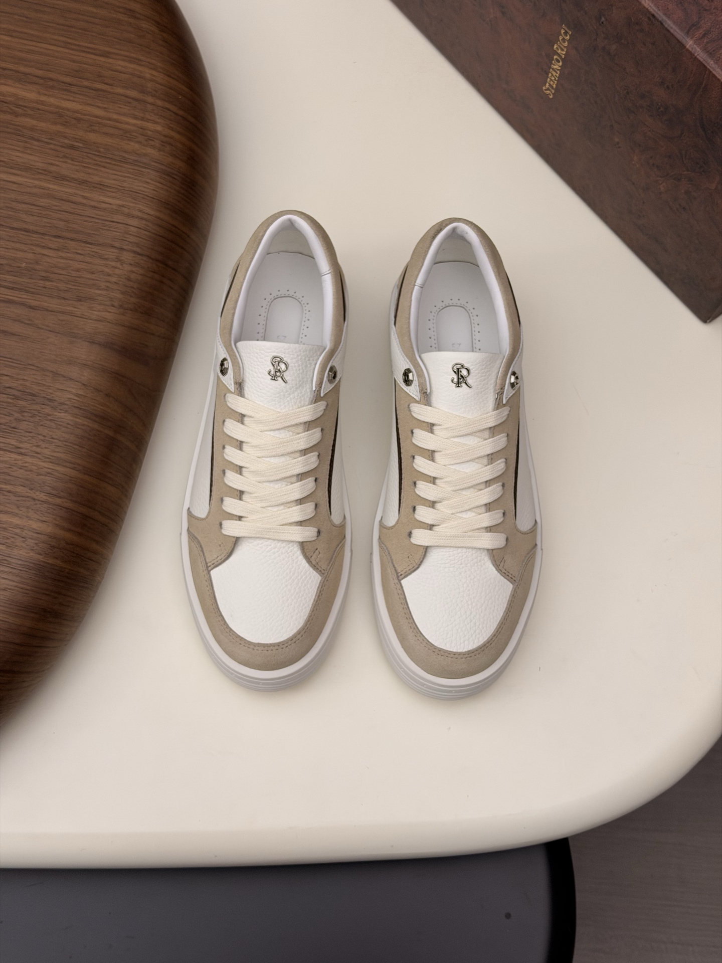 NO:756394,2026 new model!  Original quality! Stefano Ricci / Stefano Ricci men's sports shoes are made of imported original calfskin, the leather is soft and delicate, the workmanship details are in place, the soles are original design, and the comfort is excellent!  Sizes 39-44 (45 customized),,sneakers,cowhide198609092026新款！原版品质!Stefano Ricci / 史蒂芬劳.尼治男士运动鞋,采用进口原版小牛皮,皮质柔软细腻,做工细节到位,鞋底原版设计,舒适度极好！尺码39-44 码（45定做）,,sneakers,cowhide,Men's shoes