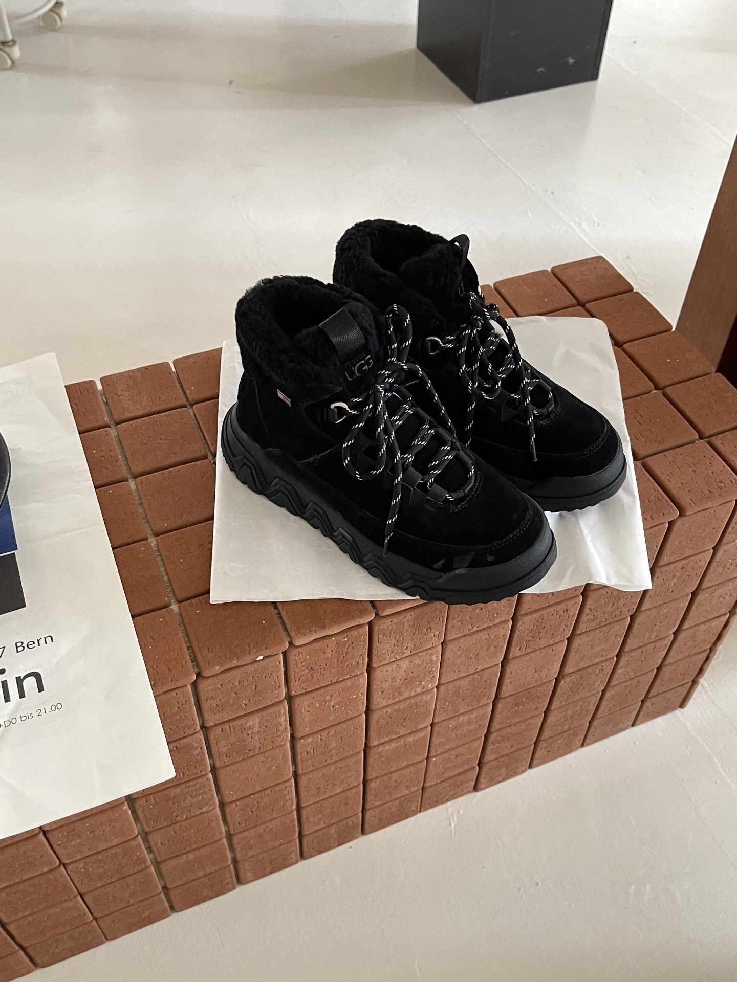 UGG I Territorial Cozy 情侣系带靴
户外鞋底与雪地靴的碰撞
UGG 特雷户外鞋
一