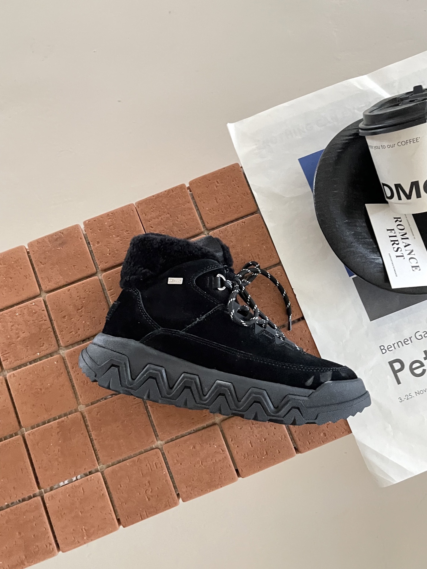 UGG I Territorial Cozy 情侣系带靴
户外鞋底与雪地靴的碰撞
UGG 特雷户外鞋
一