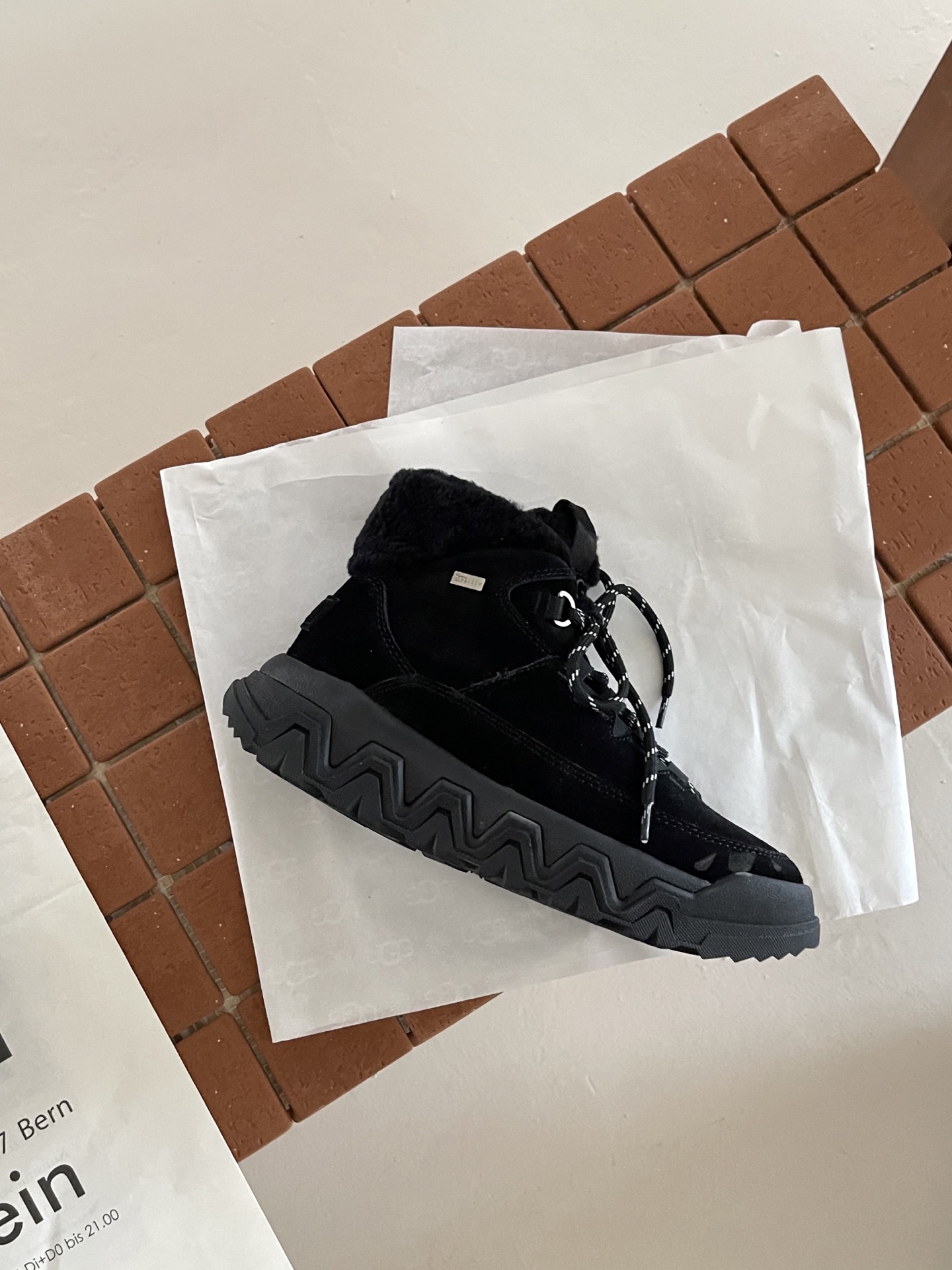 UGG I Territorial Cozy 情侣系带靴
户外鞋底与雪地靴的碰撞
UGG 特雷户外鞋
一