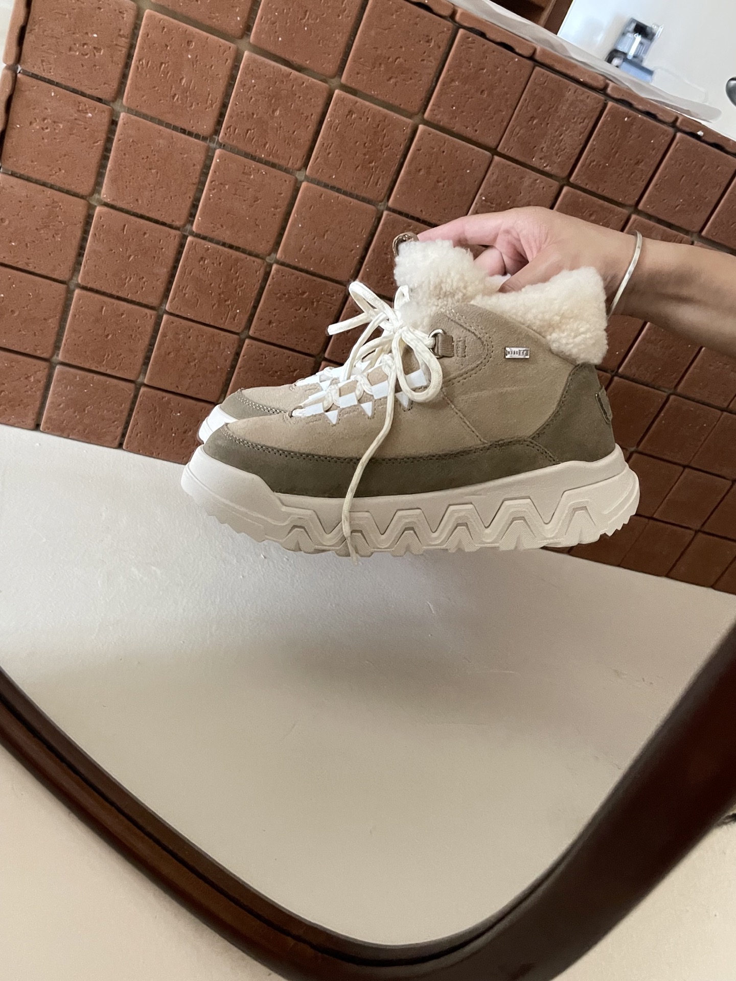 UGG I Territorial Cozy 情侣系带靴
户外鞋底与雪地靴的碰撞
UGG 特雷户外鞋
一