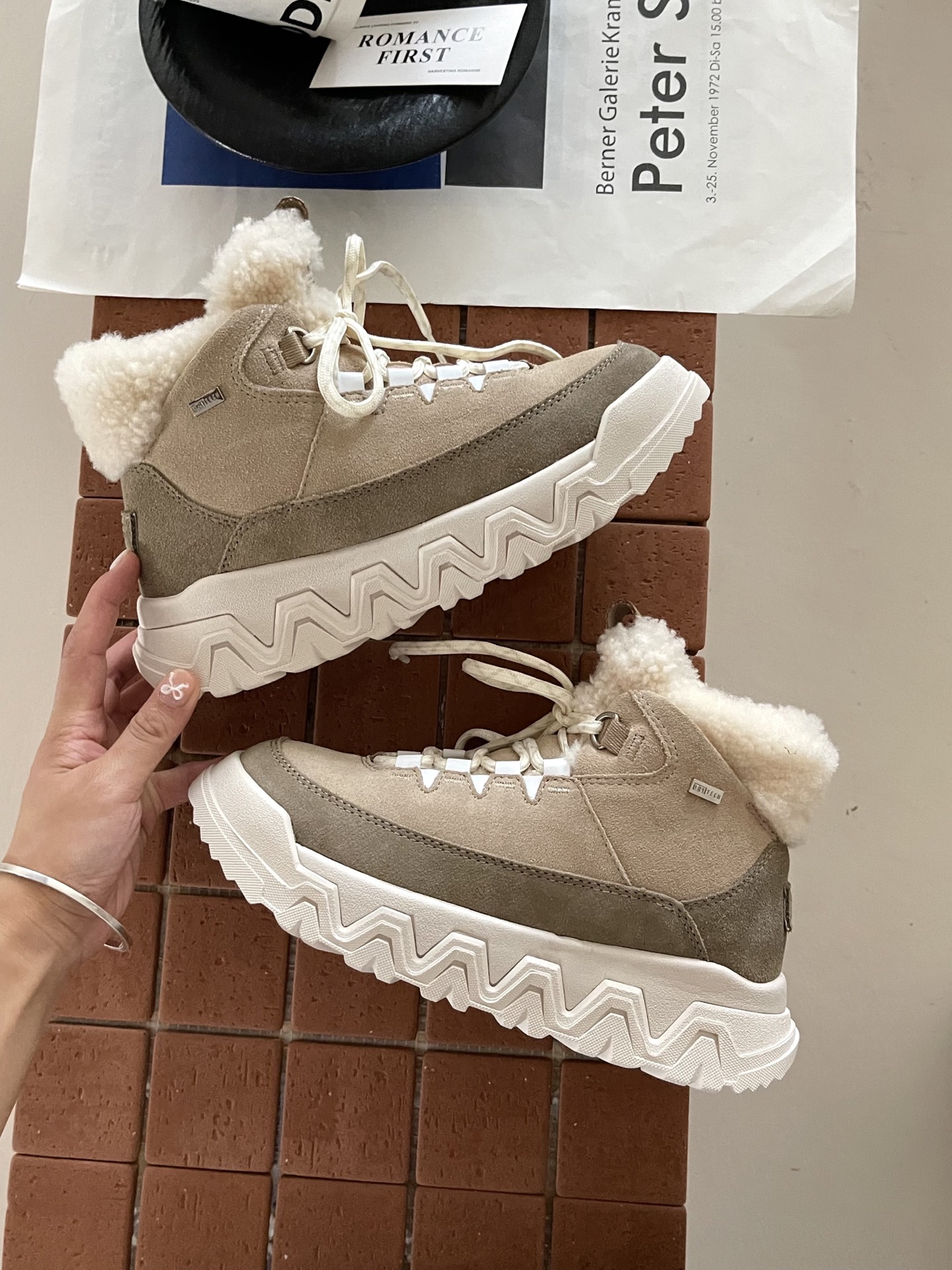UGG I Territorial Cozy 情侣系带靴
户外鞋底与雪地靴的碰撞
UGG 特雷户外鞋
一