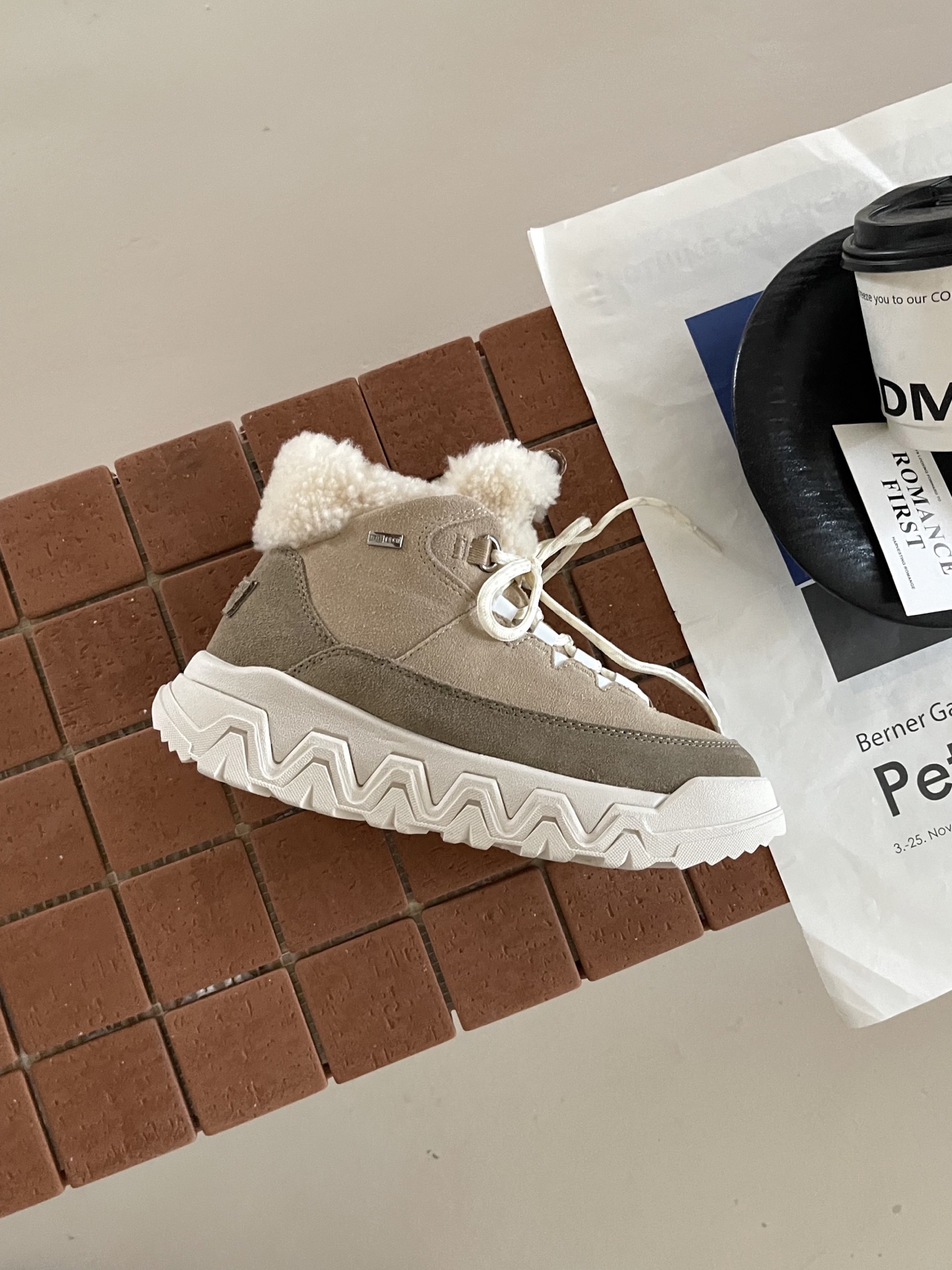 UGG I Territorial Cozy 情侣系带靴
户外鞋底与雪地靴的碰撞
UGG 特雷户外鞋
一