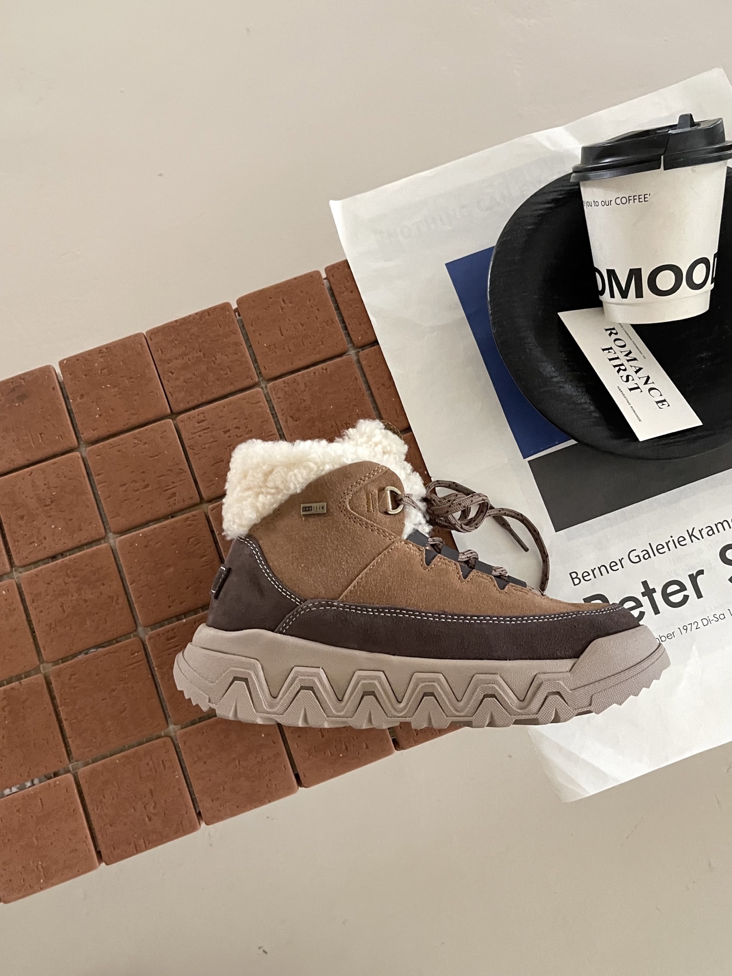 UGG I Territorial Cozy 情侣系带靴
户外鞋底与雪地靴的碰撞
UGG 特雷户外鞋
一