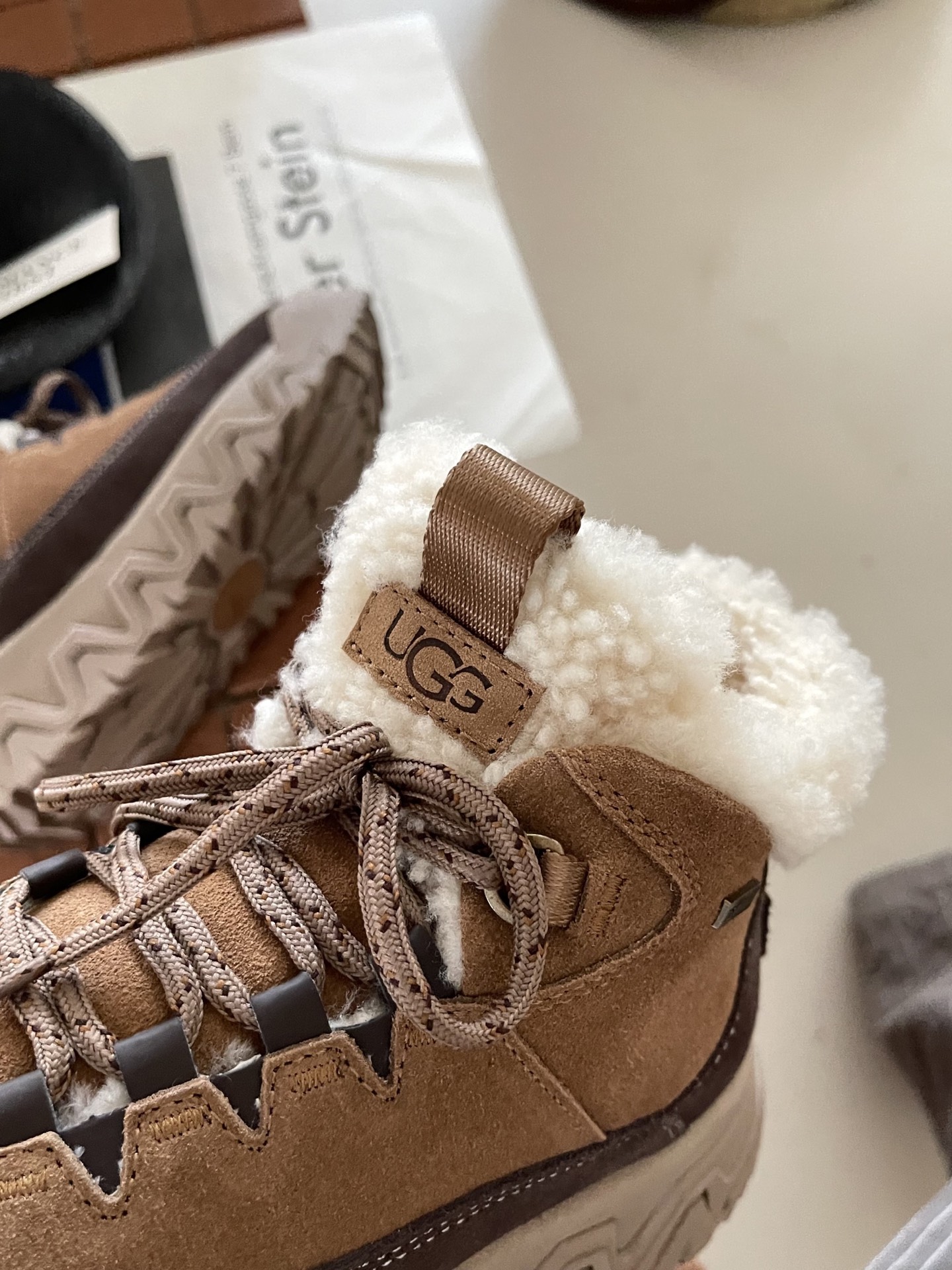 UGG I Territorial Cozy 情侣系带靴
户外鞋底与雪地靴的碰撞
UGG 特雷户外鞋
一