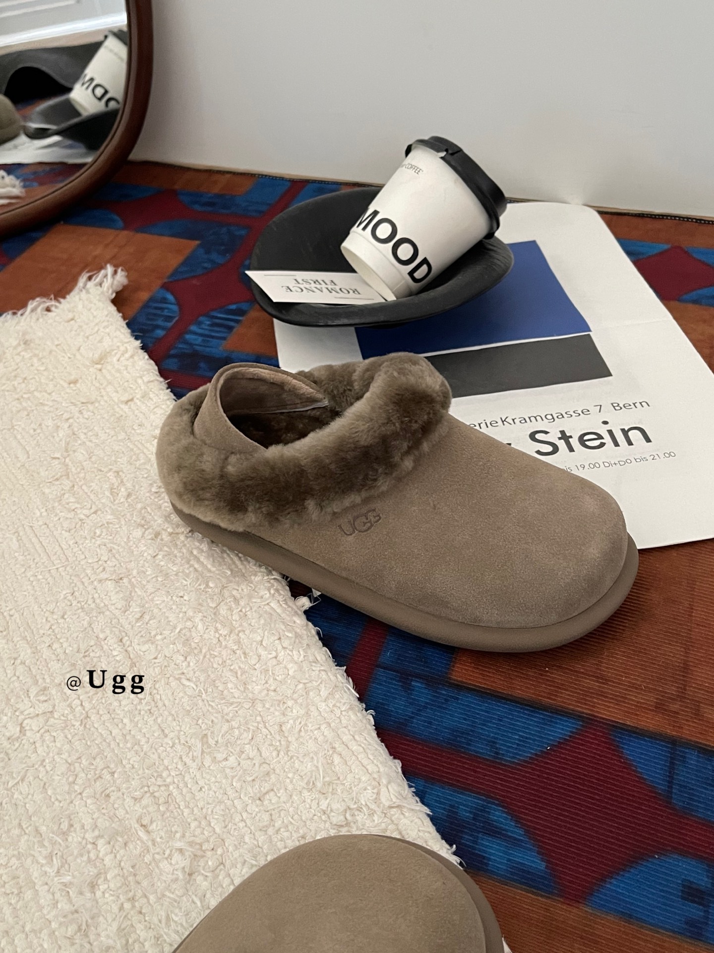 UGG1 羊毛口两穿士豆鞋
冬季新款拖鞋外穿厚底全包，让你的脚丫子整个冬天都暖洋洋的！
简约的设计百搭任