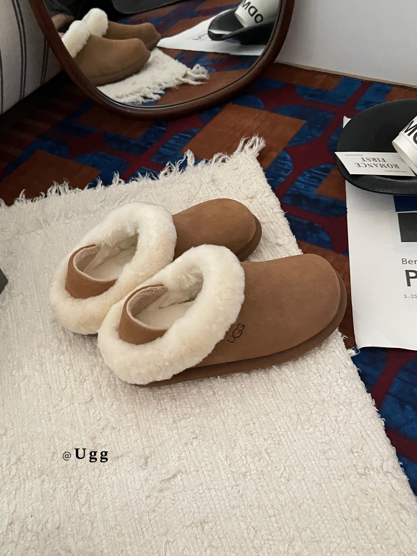 UGG1 羊毛口两穿士豆鞋
冬季新款拖鞋外穿厚底全包，让你的脚丫子整个冬天都暖洋洋的！
简约的设计百搭任