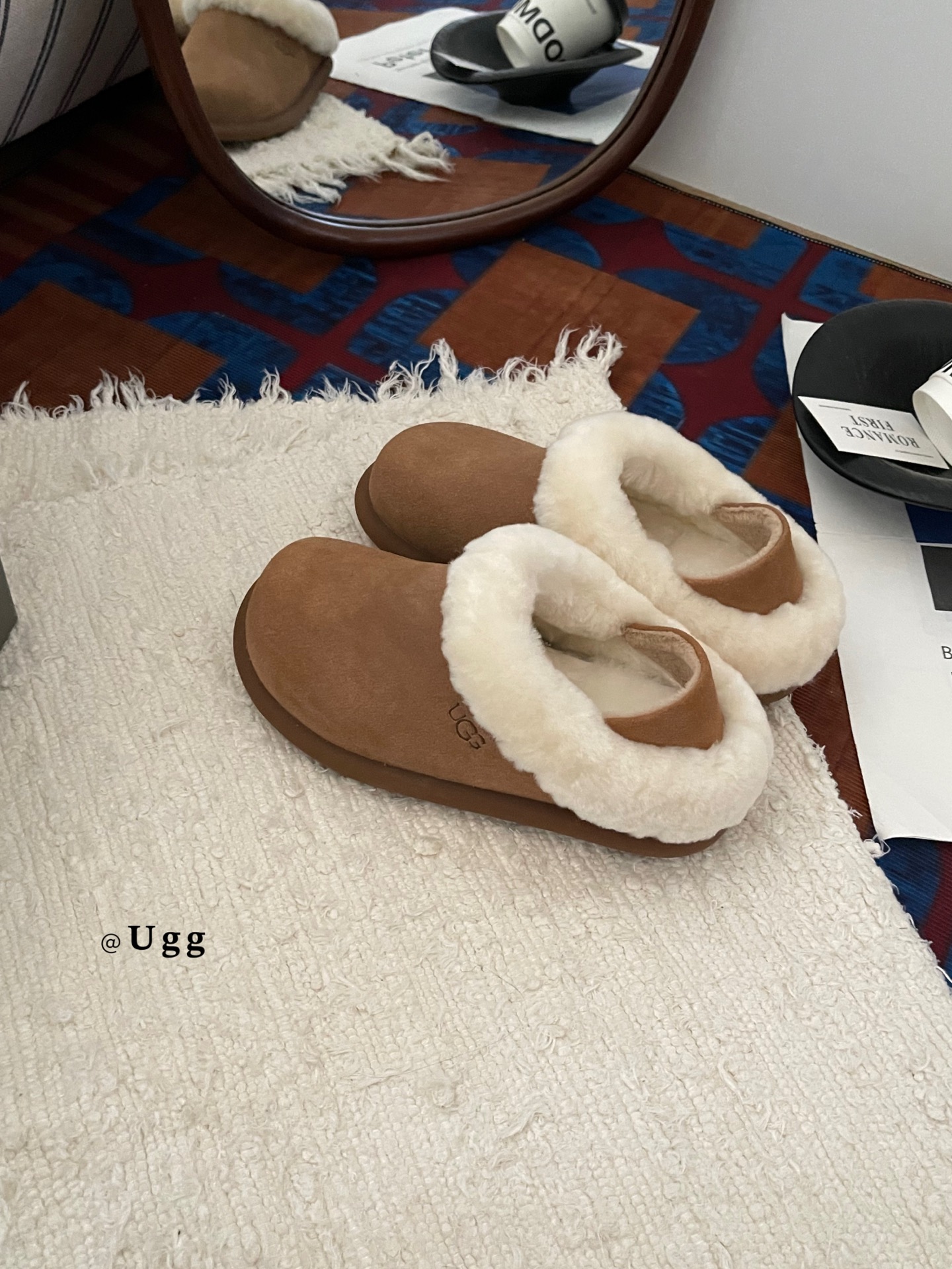 UGG1 羊毛口两穿士豆鞋
冬季新款拖鞋外穿厚底全包，让你的脚丫子整个冬天都暖洋洋的！
简约的设计百搭任