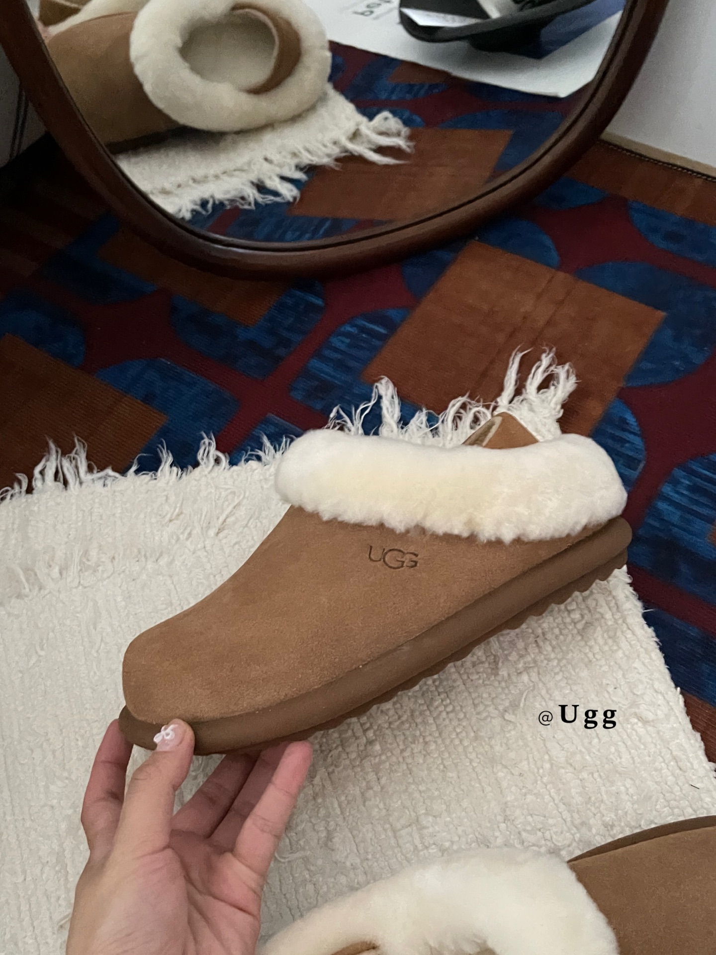UGG1 羊毛口两穿士豆鞋
冬季新款拖鞋外穿厚底全包，让你的脚丫子整个冬天都暖洋洋的！
简约的设计百搭任