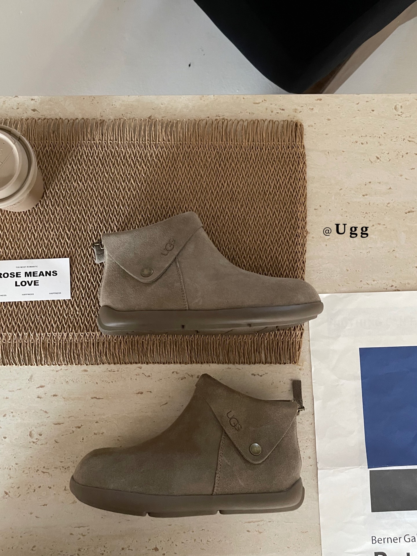 UGG I小领巾韩系勃肯鞋
穿穿短靴复古慵懒的调调
藏在鞋里的韩式复古韵味
一双短靴 松弛感拉满
好看又