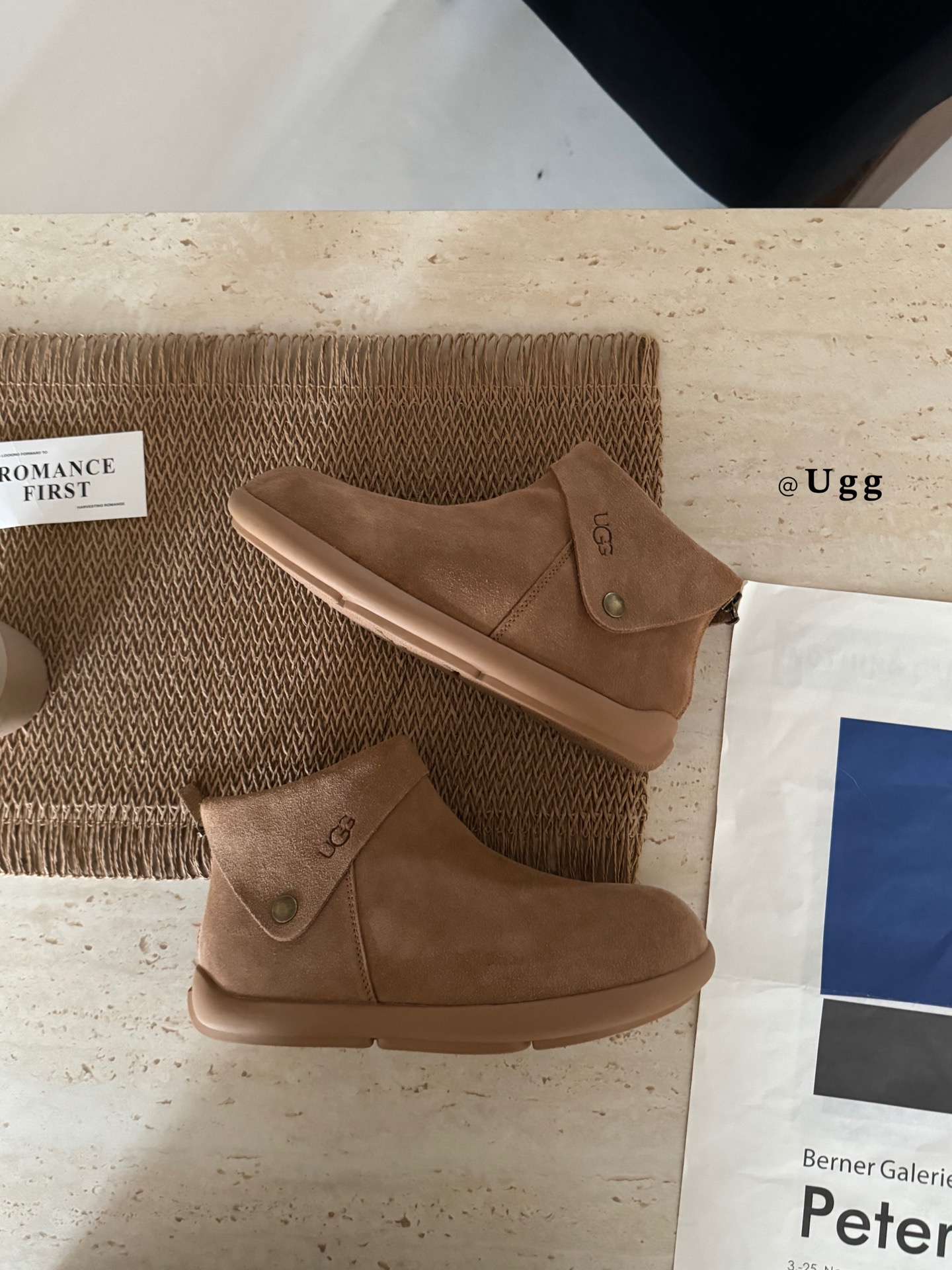 UGG I小领巾韩系勃肯鞋
穿穿短靴复古慵懒的调调
藏在鞋里的韩式复古韵味
一双短靴 松弛感拉满
好看又