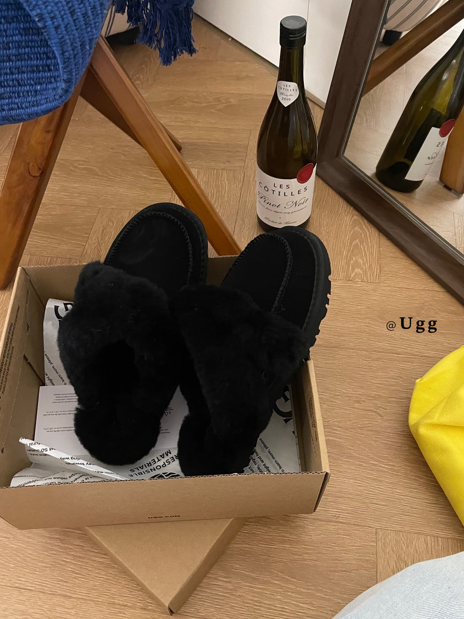 𝐔𝐆𝐆 ｜洛瑞娅毛茸半拖
UGG新款毛毛拖鞋 暖暖的
就说谁能不心动
一脚蹬毛绒拖鞋是“懒人救星” 慵懒