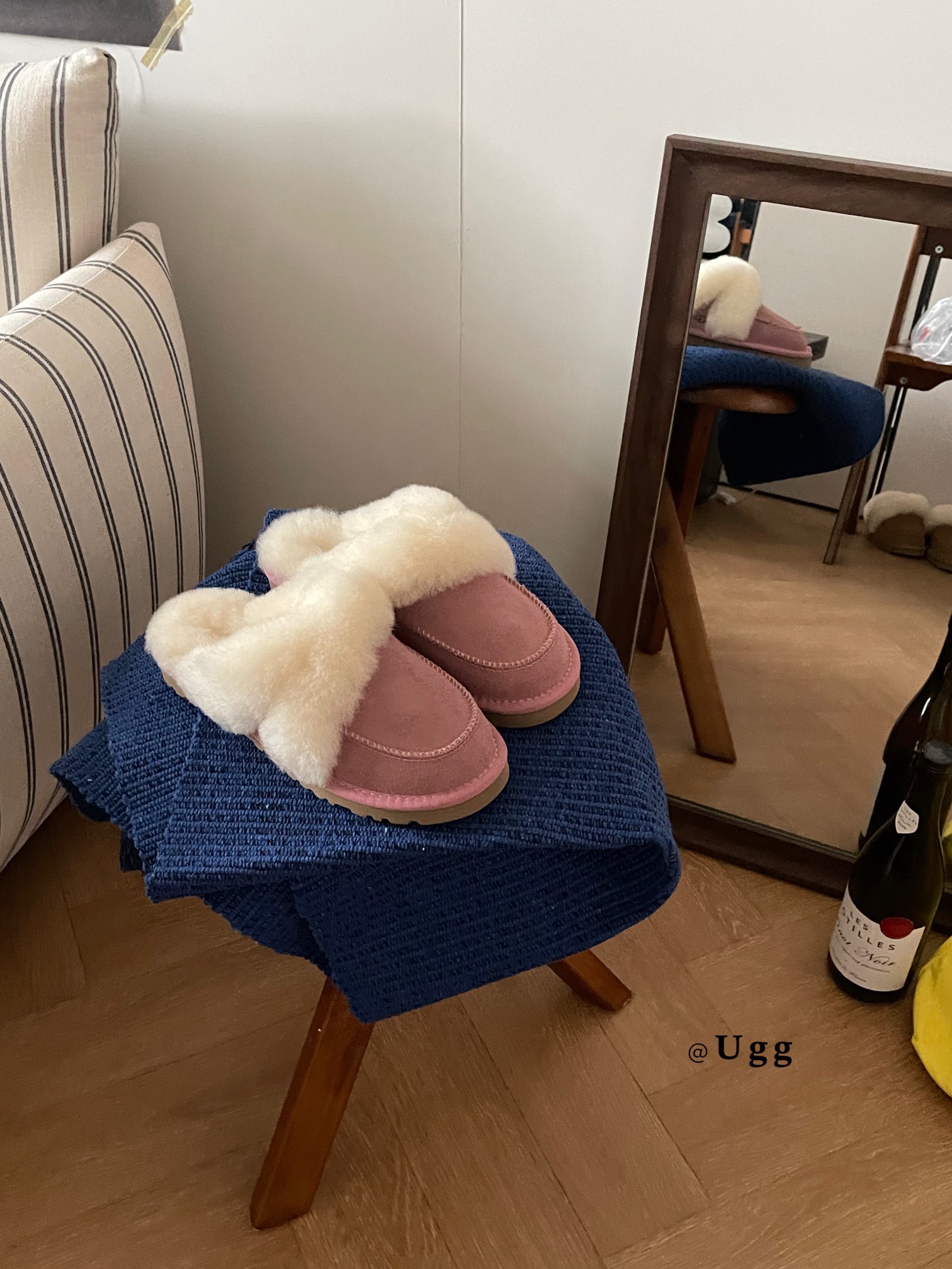 𝐔𝐆𝐆 ｜洛瑞娅毛茸半拖
UGG新款毛毛拖鞋 暖暖的
就说谁能不心动
一脚蹬毛绒拖鞋是“懒人救星” 慵懒