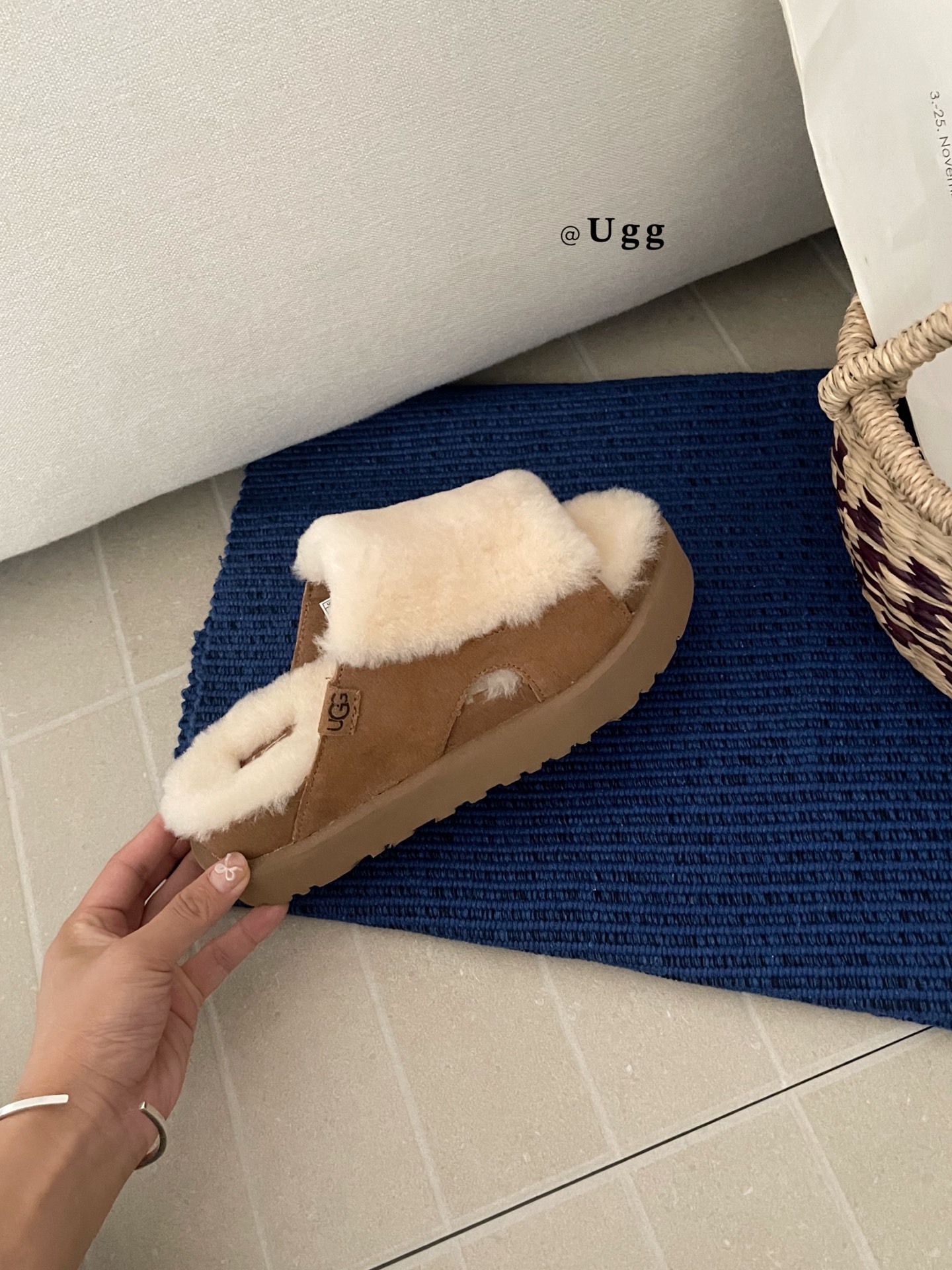 𝐔𝐠𝐠 | 巴约娜拖鞋UGG 新款拖鞋已上线UGG羊毛🦙拖丨舒适感太绝这波毛毛拖直接拿捏松弛感翻毛皮+软
