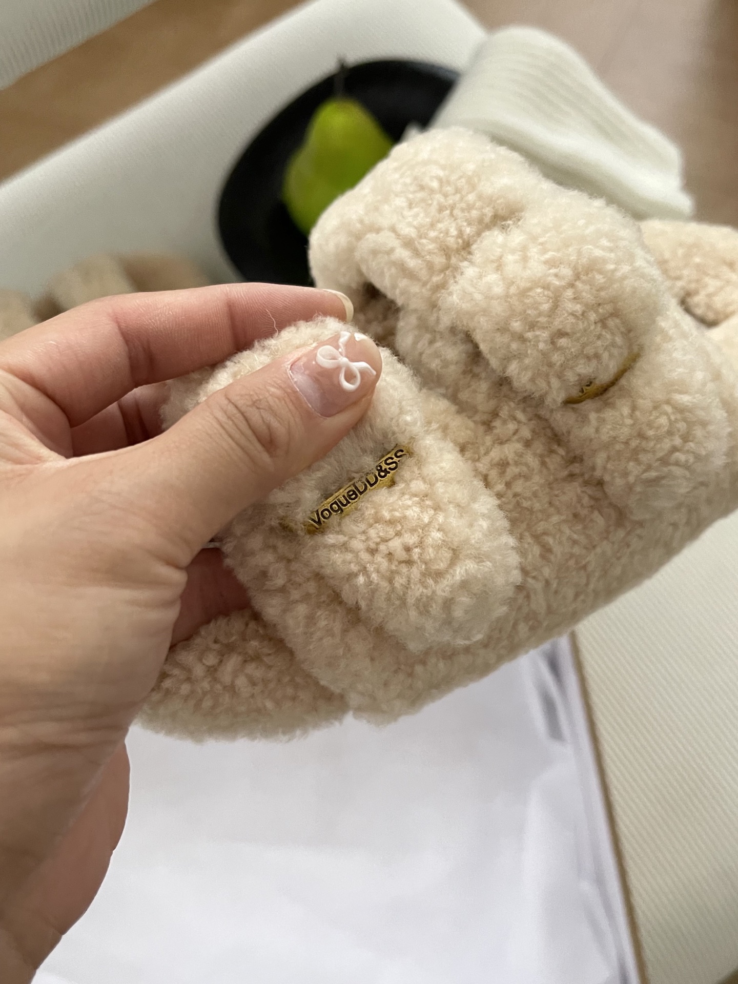 𝐔𝐆𝐆 | 金属扣泰迪卷毛二字拖超可爱的卷毛懒人拖是你喜欢的鞋子吗💓面料/内里：澳洲颗粒羊卷毛码数：35