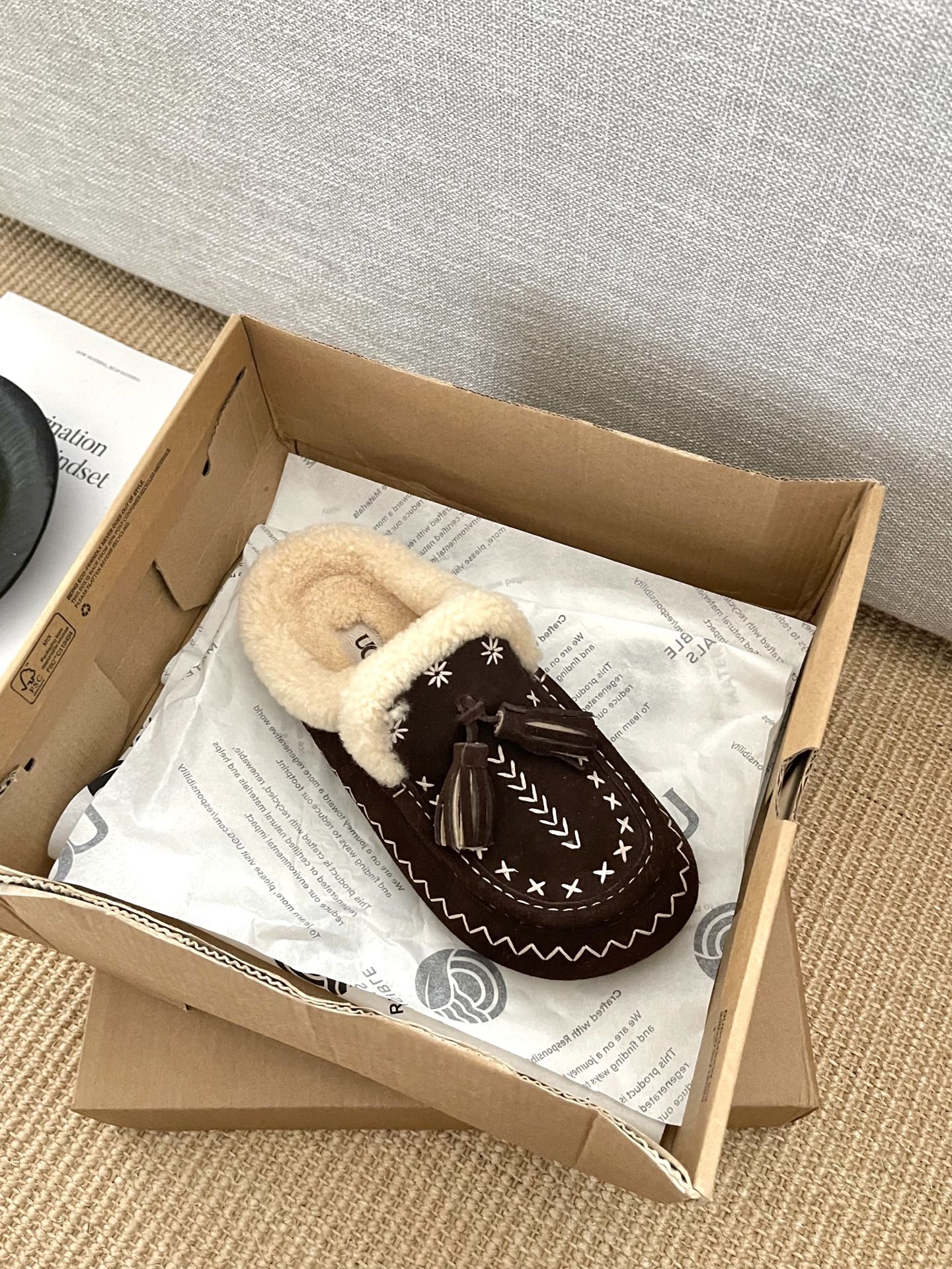 𝐔𝐆𝐆 | 复古流苏彩绣半拖🍂羊反绒鞋面柔软细腻丨随风摇曳的流苏装饰 每一步都灵动生姿~复古流苏半拖 复