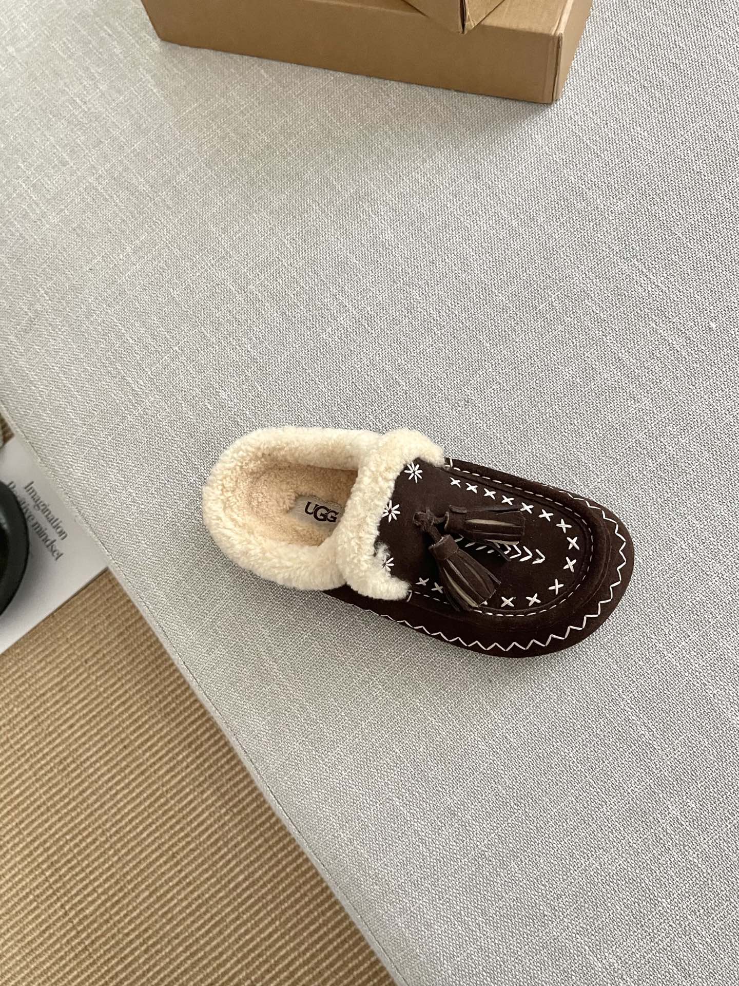 𝐔𝐆𝐆 | 复古流苏彩绣半拖🍂羊反绒鞋面柔软细腻丨随风摇曳的流苏装饰 每一步都灵动生姿~复古流苏半拖 复