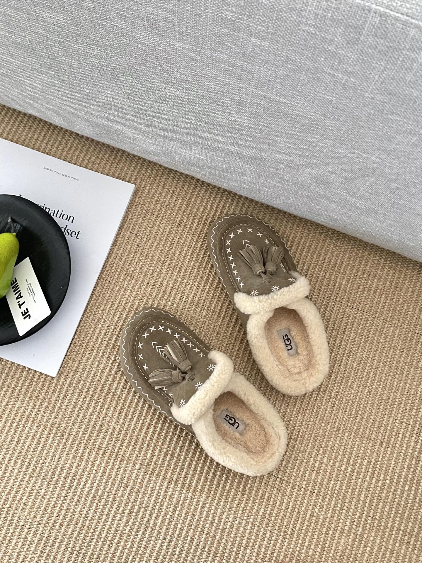 𝐔𝐆𝐆 | 复古流苏彩绣半拖🍂羊反绒鞋面柔软细腻丨随风摇曳的流苏装饰 每一步都灵动生姿~复古流苏半拖 复