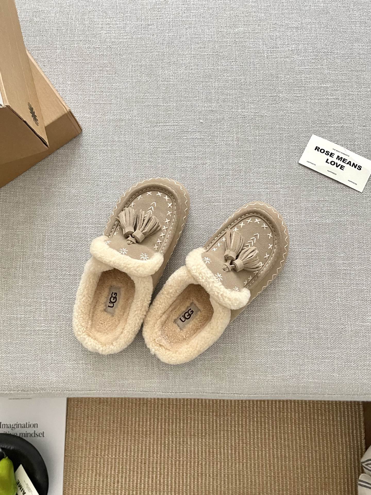 𝐔𝐆𝐆 | 复古流苏彩绣半拖🍂羊反绒鞋面柔软细腻丨随风摇曳的流苏装饰 每一步都灵动生姿~复古流苏半拖 复