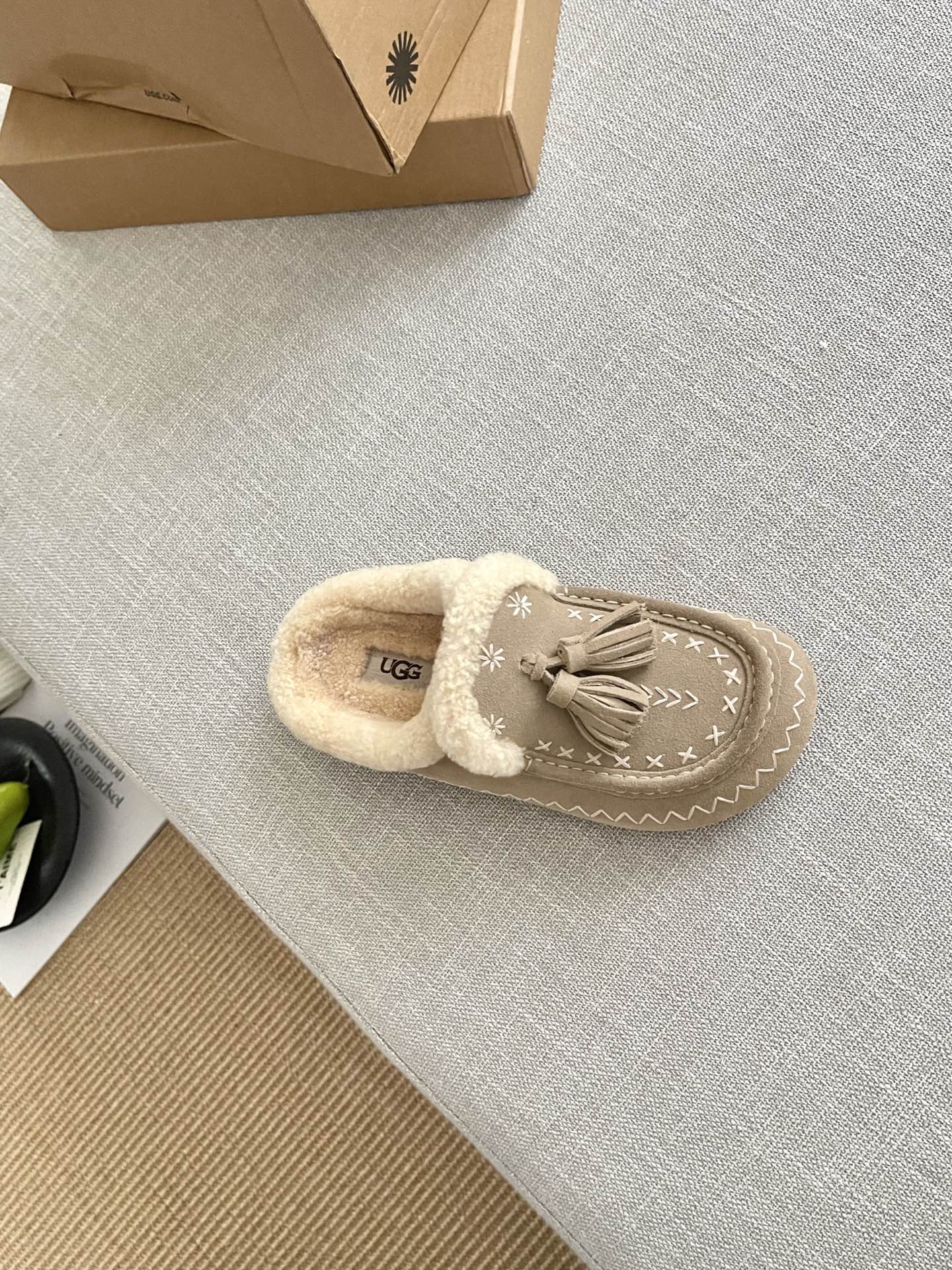 𝐔𝐆𝐆 | 复古流苏彩绣半拖🍂羊反绒鞋面柔软细腻丨随风摇曳的流苏装饰 每一步都灵动生姿~复古流苏半拖 复