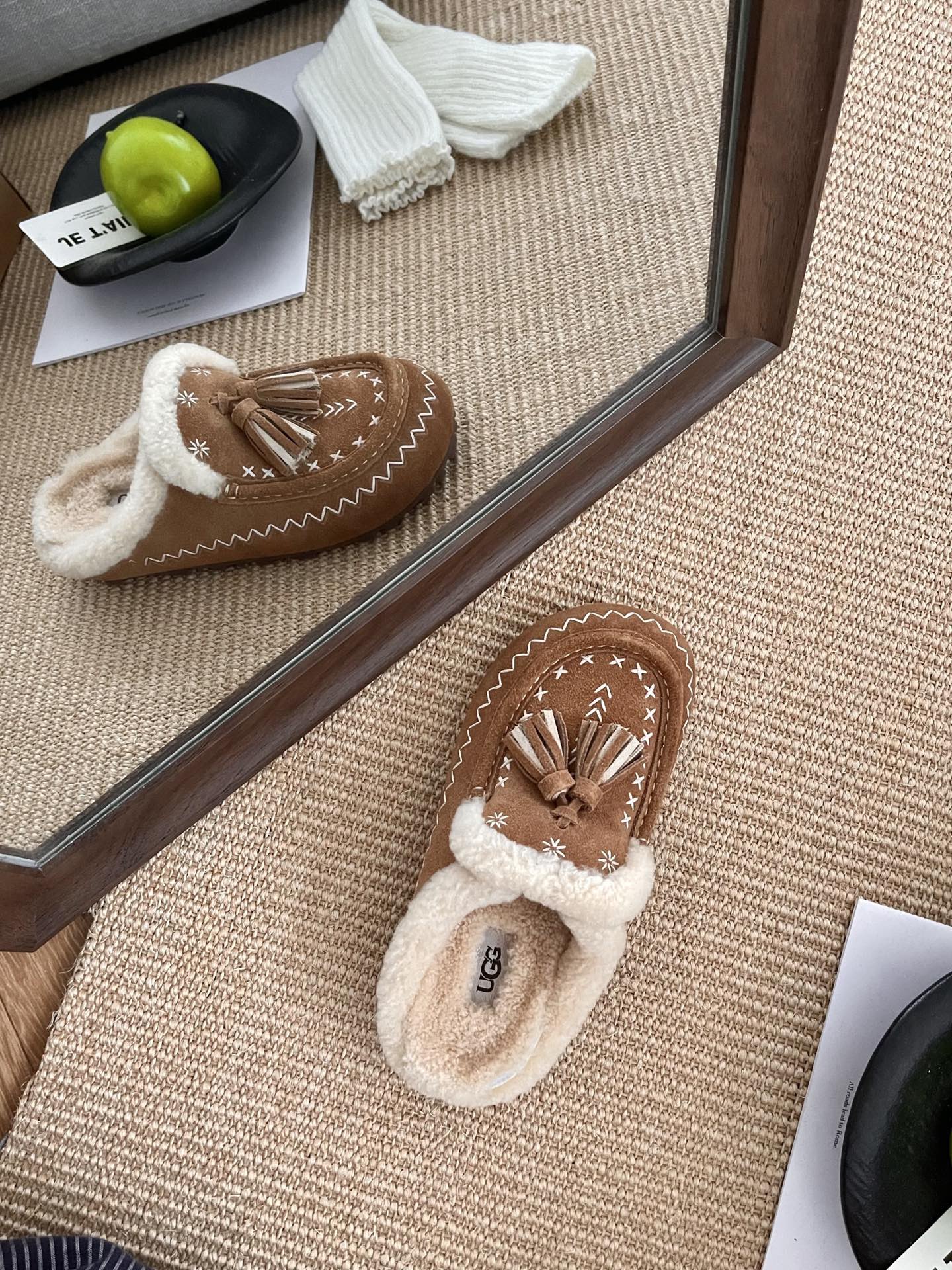 𝐔𝐆𝐆 | 复古流苏彩绣半拖🍂羊反绒鞋面柔软细腻丨随风摇曳的流苏装饰 每一步都灵动生姿~复古流苏半拖 复