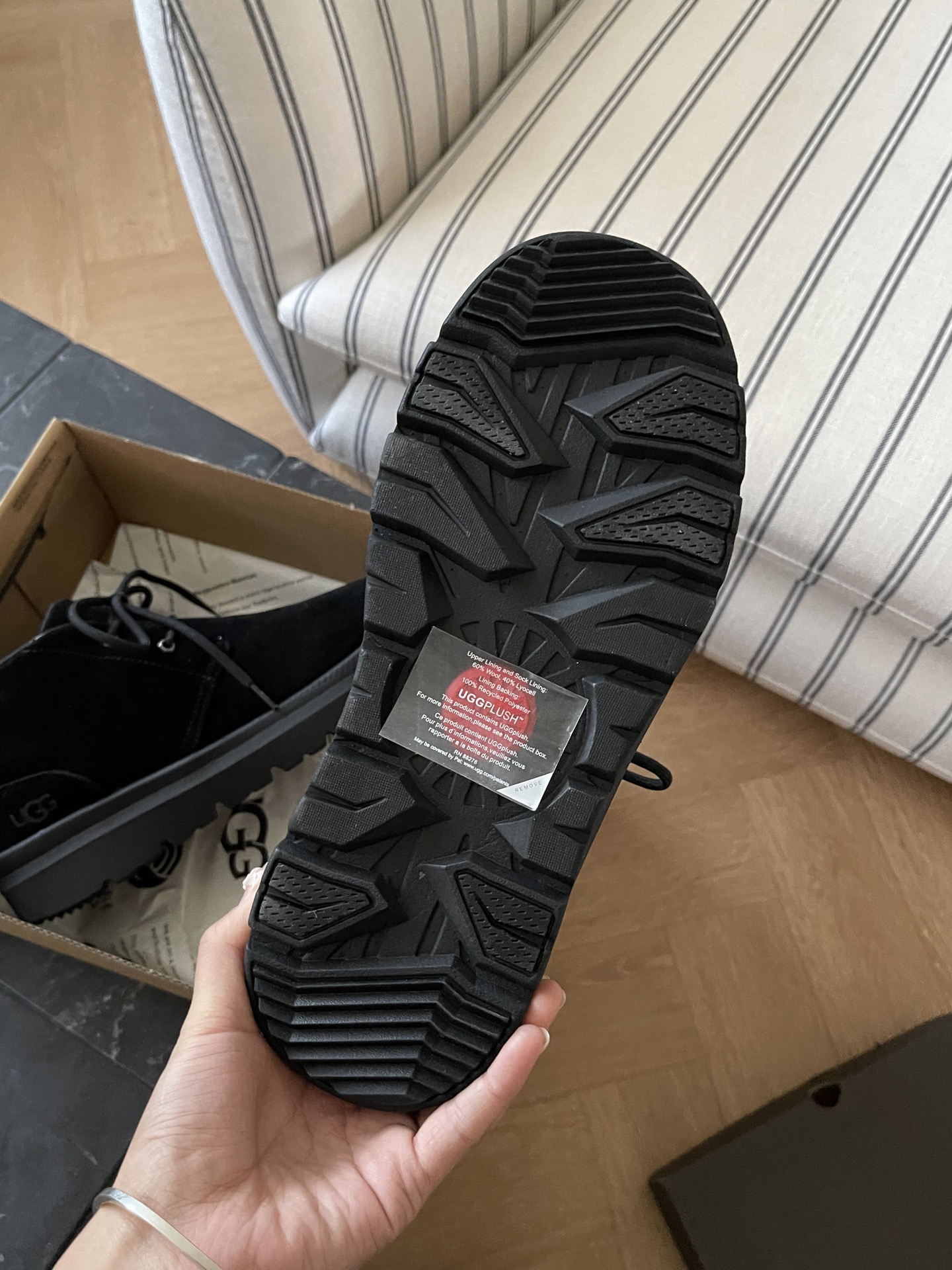 𝐔𝐠𝐠 ｜男款伯利恰克靴·防水特性：·锁边结构、防水翻毛皮、·带支撑条的鞋舌（带防泼水渡层）·EVA中底