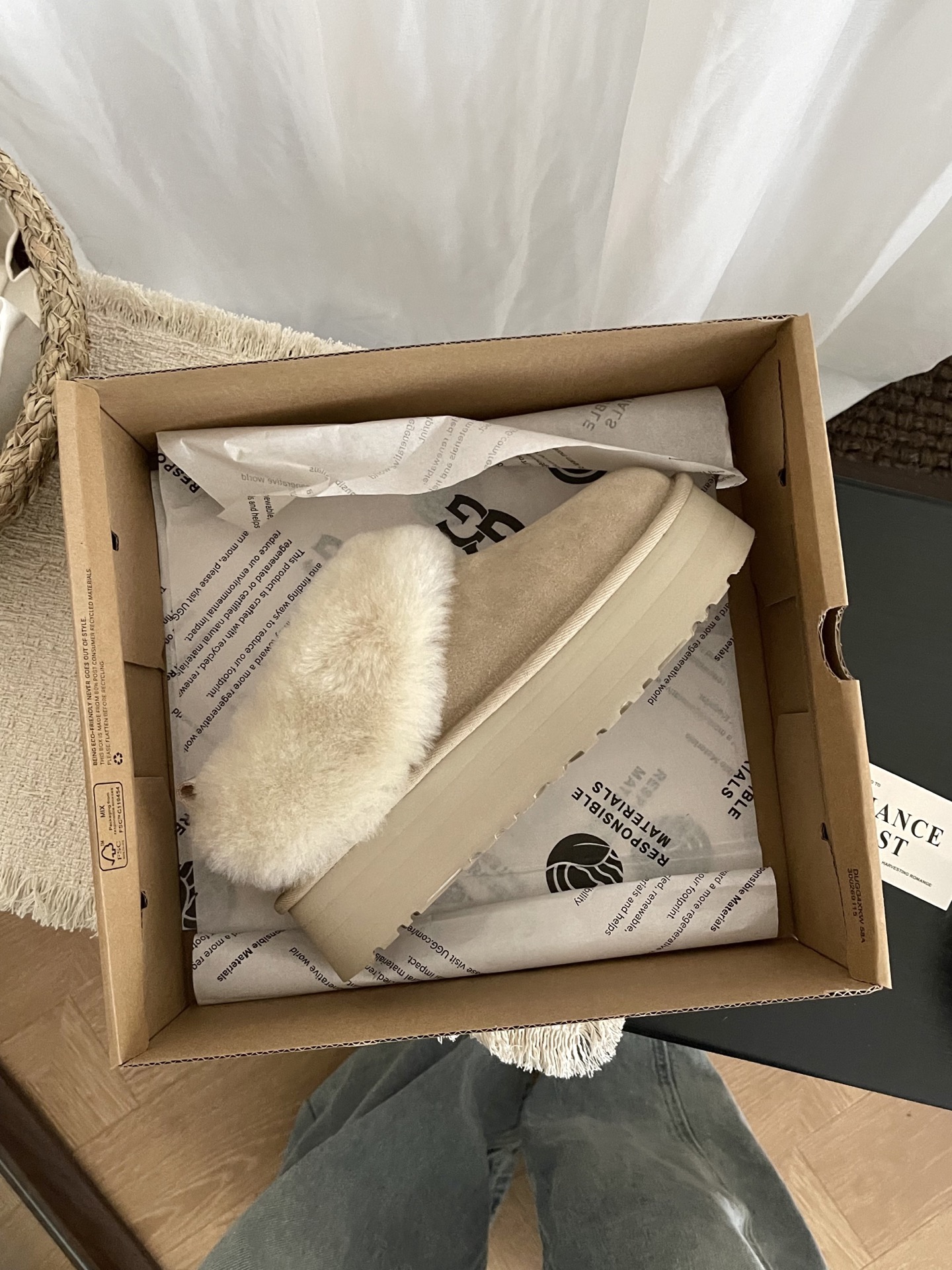 𝐔𝐠𝐠｜塔茨勒便鞋塔茨勒便鞋四色可选，翻毛皮＋羊毛皮又暖又萌10 毫米羊毛超级暖，4.5厘米跟高显高不厚
