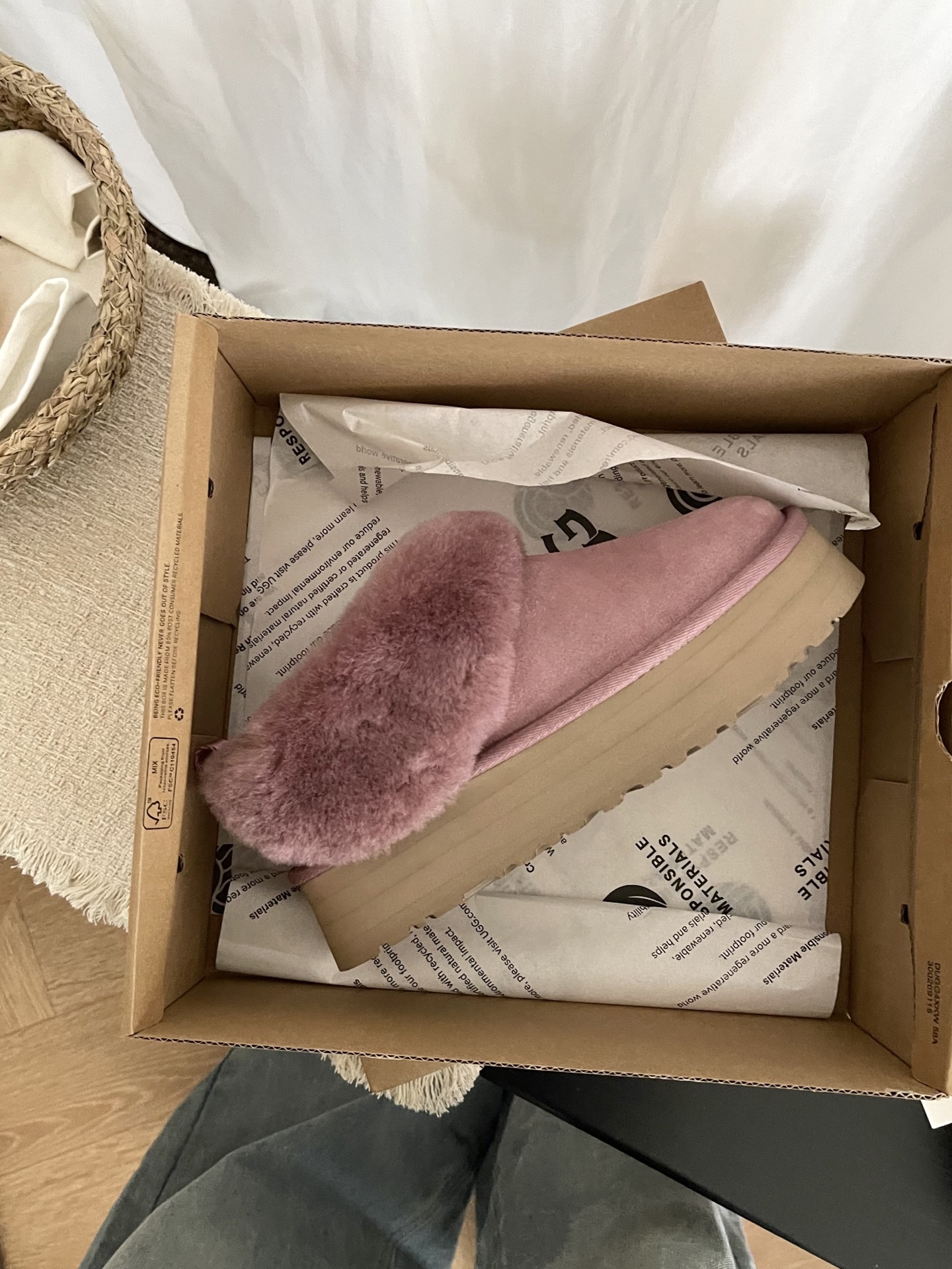 𝐔𝐠𝐠｜塔茨勒便鞋塔茨勒便鞋四色可选，翻毛皮＋羊毛皮又暖又萌10 毫米羊毛超级暖，4.5厘米跟高显高不厚