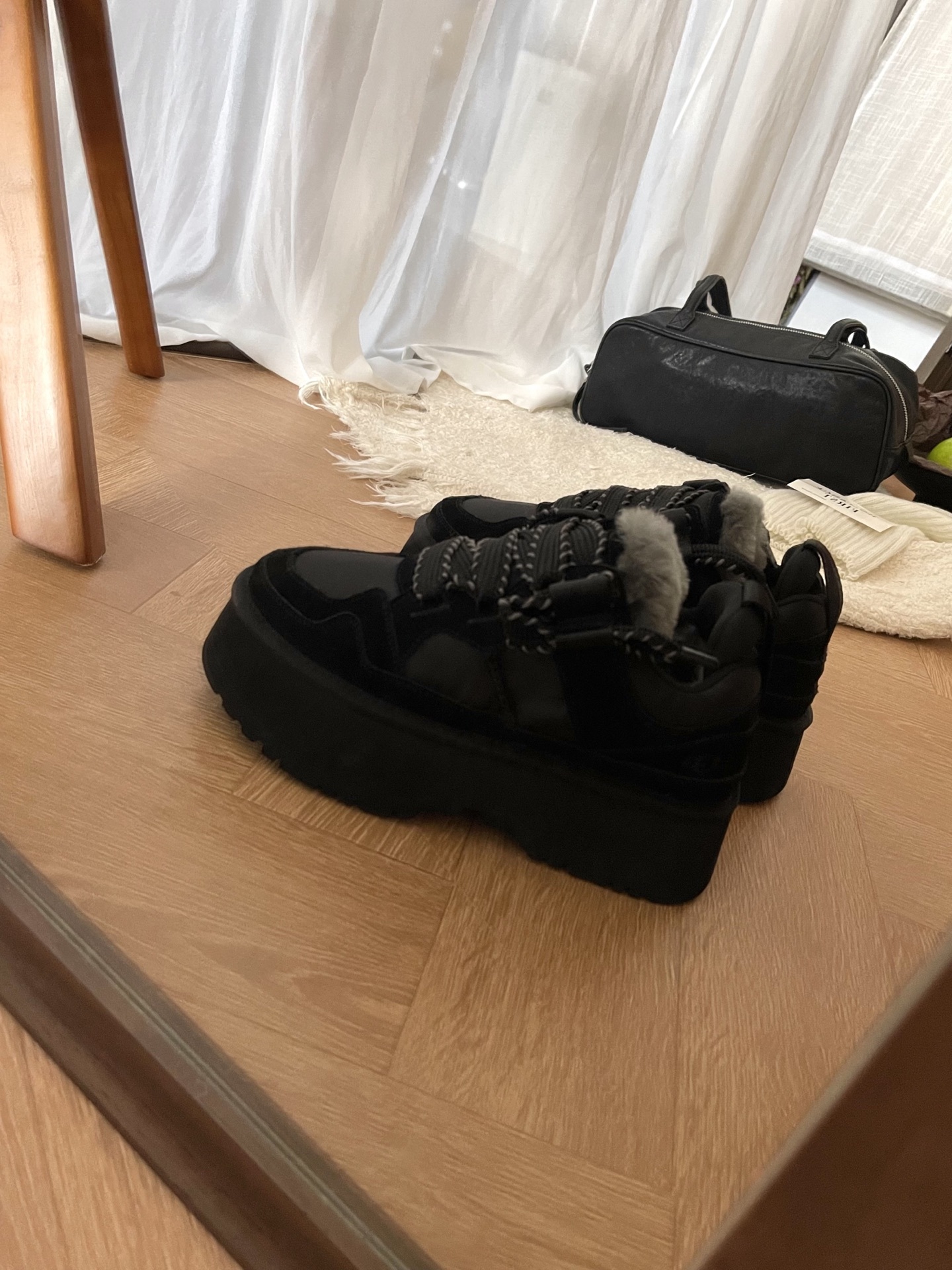 𝐔𝐆𝐆|艾秋梅尔系列hanni同款厚底太爱了,又特别轻便好穿,搭配袜子有种甜度超标少女感,厚底增高设计,