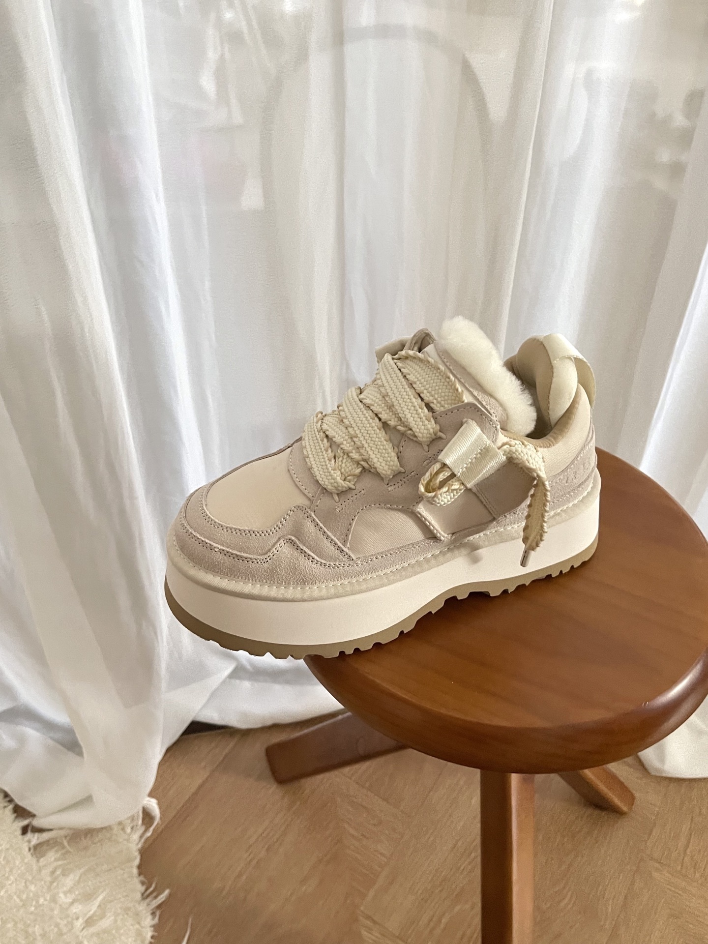 𝐔𝐆𝐆|艾秋梅尔系列hanni同款厚底太爱了,又特别轻便好穿,搭配袜子有种甜度超标少女感,厚底增高设计,
