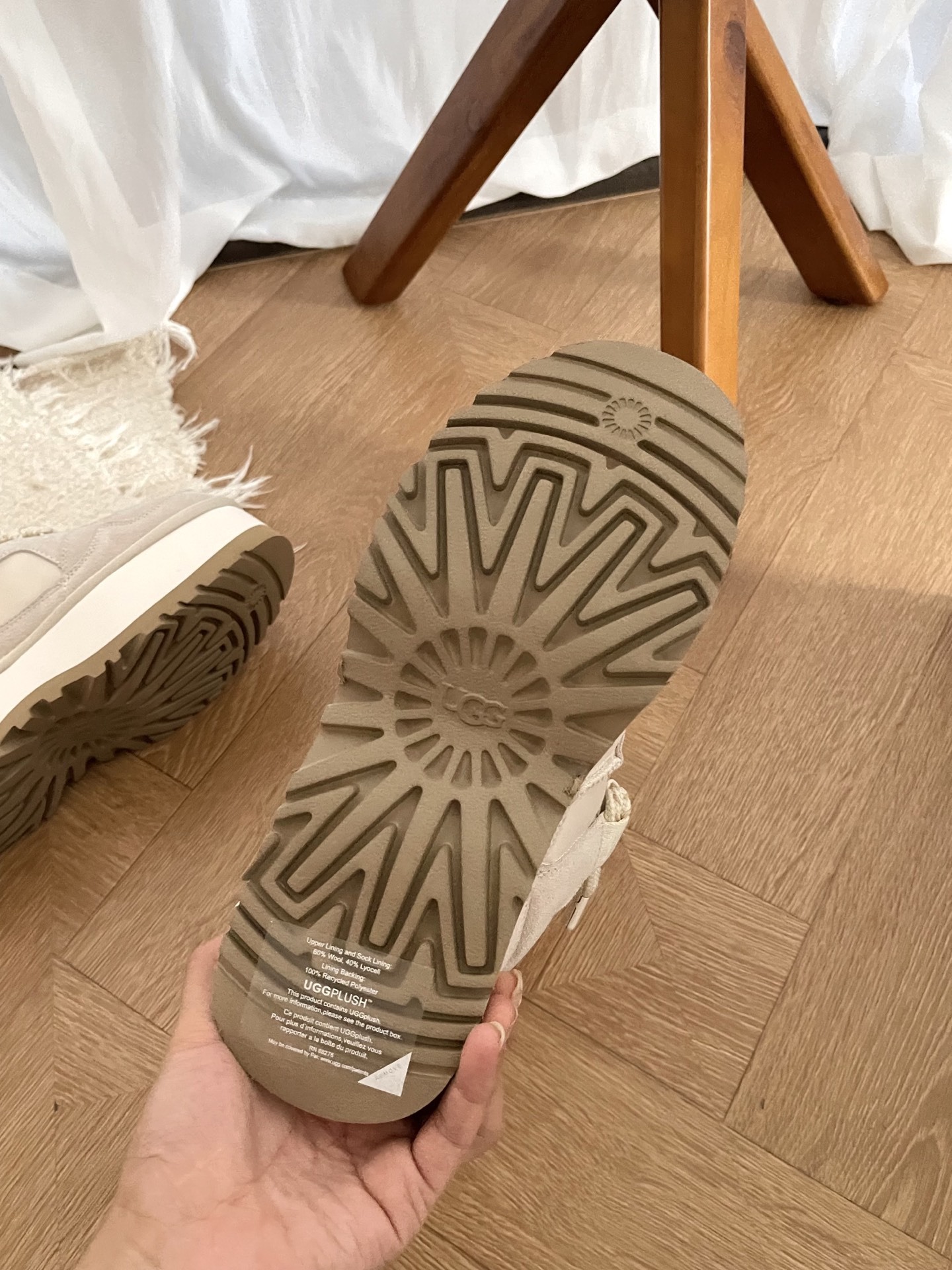 𝐔𝐆𝐆|艾秋梅尔系列hanni同款厚底太爱了,又特别轻便好穿,搭配袜子有种甜度超标少女感,厚底增高设计,
