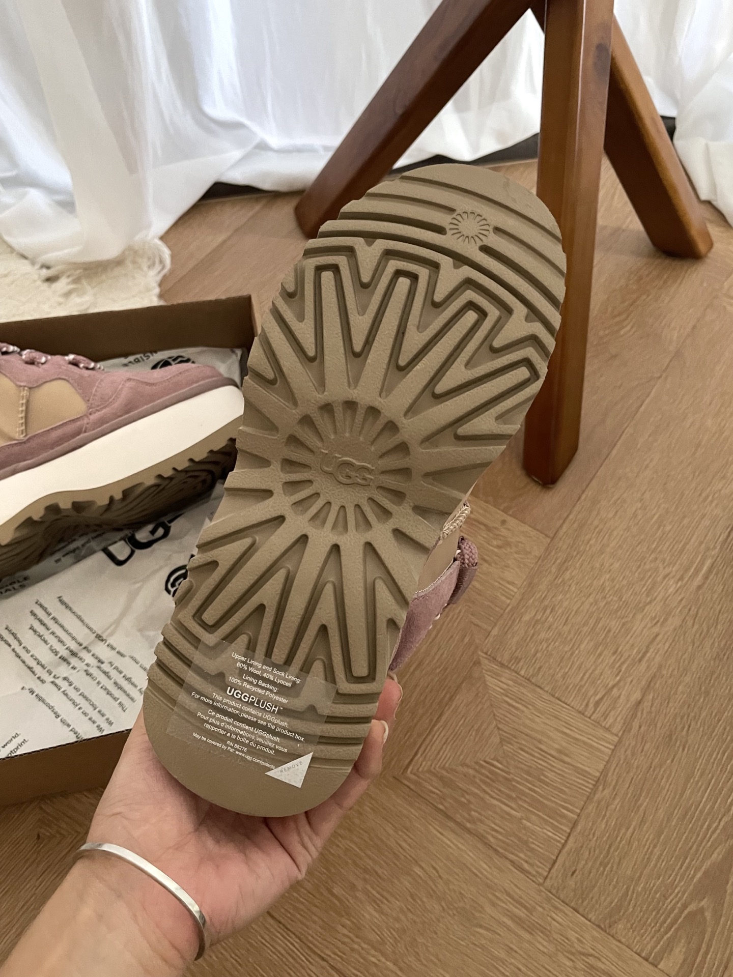 𝐔𝐆𝐆｜艾秋梅尔系列hanni同款厚底太爱了，又特别轻便好穿，搭配袜子有种甜度超标少女感，厚底增高设计，